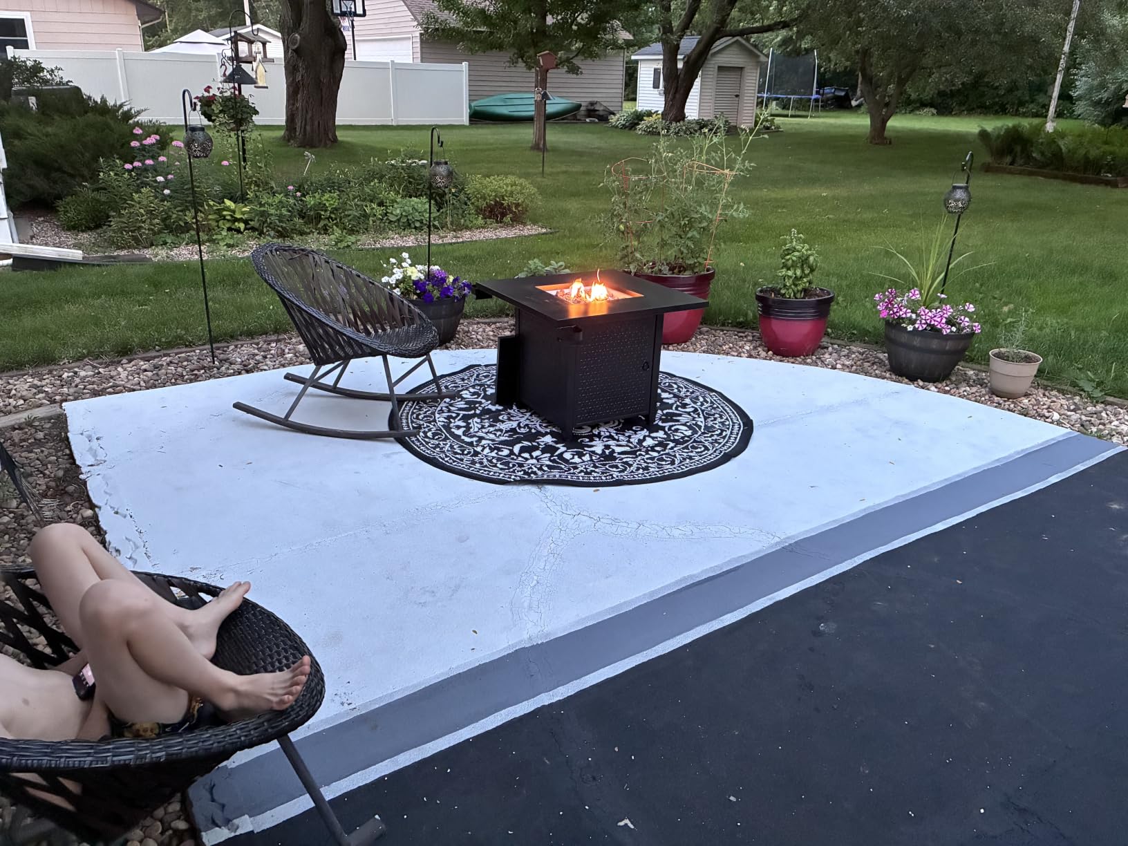 Ciays Propane Fire Pits 32 Inch Outdoor Gas Fire Pit, 50,000 BTU Steel Fire Table with Lid and Lava Rock, Add Warmth and Ambience to Gatherings and Parties On Patio Deck Garden Backyard, Black customer photo 2