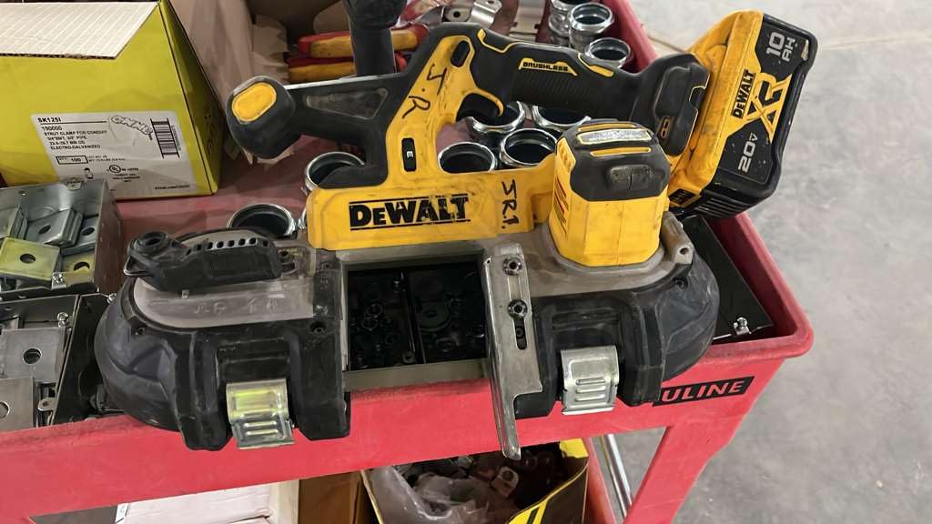 DEWALT 20V MAX XR Bandsaw, Brushless Motor, Portable and Cordless, 3-3/8 Inch Cut Capacity, Bare Tool Only (DCS378B) customer photo 2