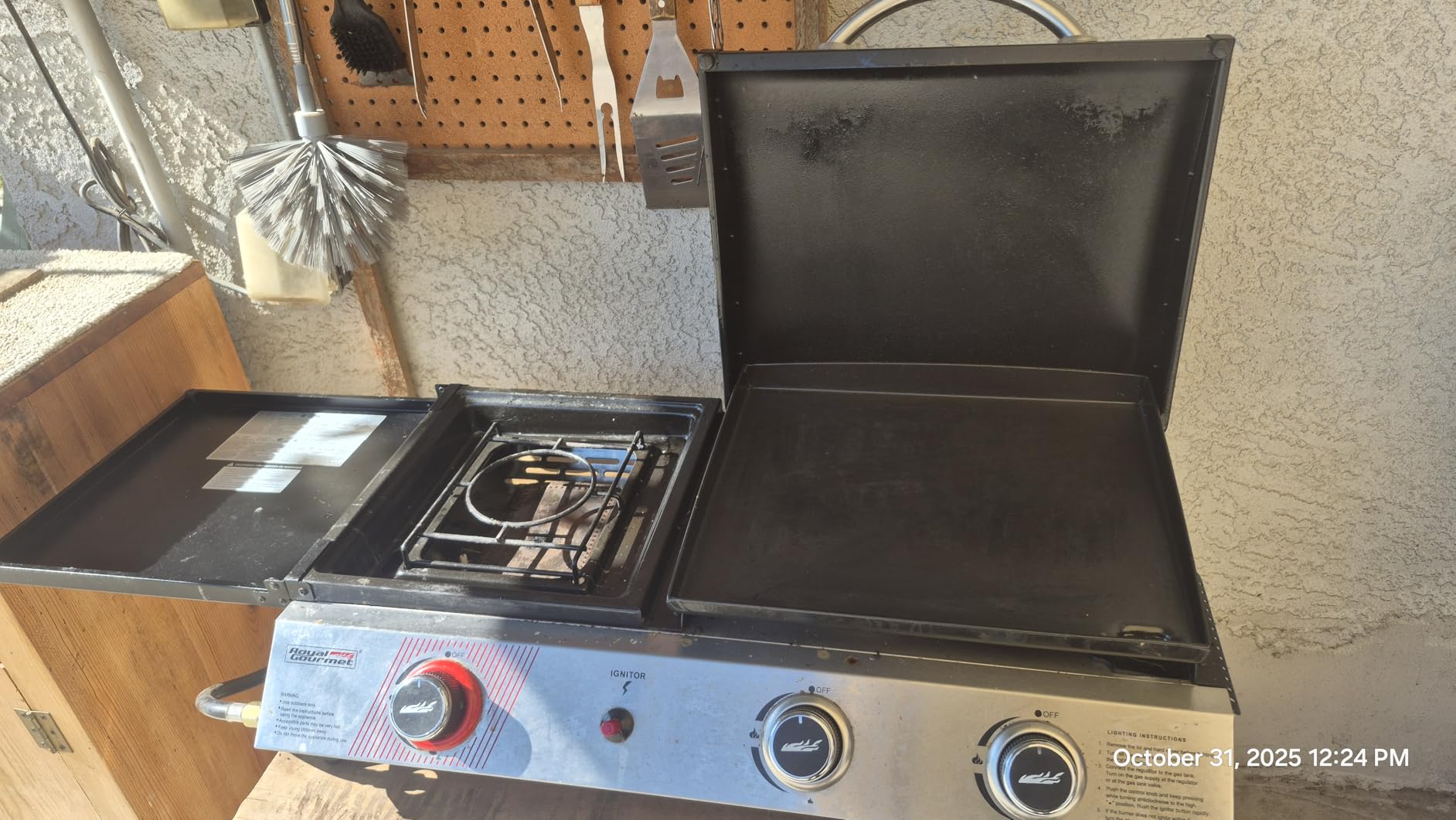Royal Gourmet PD1305H 3-Burner Propane Gas Grill, Griddle Combo with Lid | 3-in-1 Grill Griddle Combo | 29,000 BTUs Output, 364 Sq. In. Cooking Area | for Outdoor Cooking, Silver & Black customer photo 1