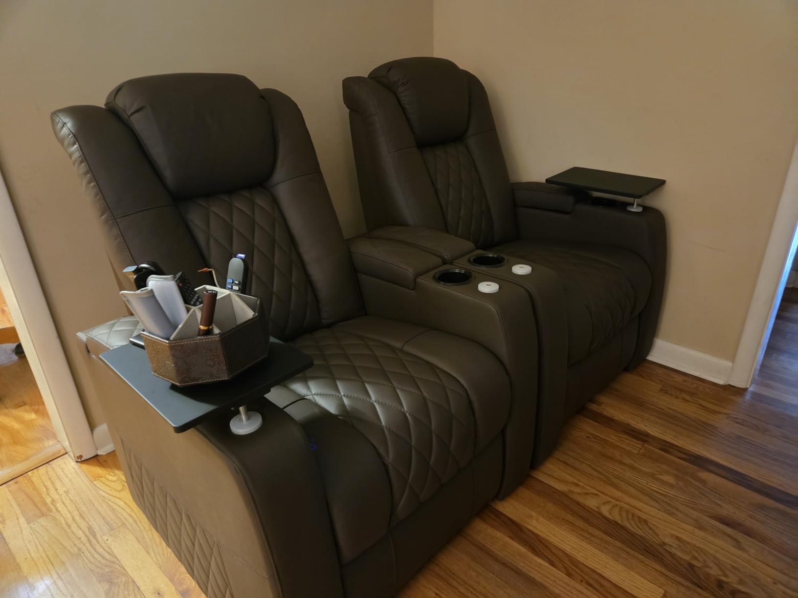 comfiroom Top-Grain Leather Home Theater Seating, Dual-Motor Power Recliner, Zero Gravity Theater Chair with USB-C, Adjustable Headrest, Tray Table (Row of 2 Loveseat) customer photo 1