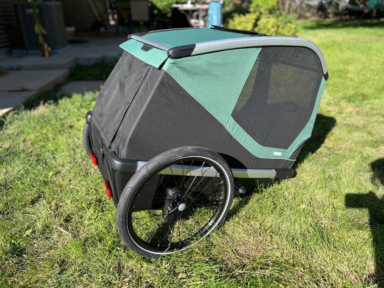 Thule Bexey pet Bike Trailer - Carrier for Small & Large Sized Dogs - Foldable Design - Easy to Connect to Bike - Padded Interior - Converts into Travel Crate - Durable Materials customer photo 2