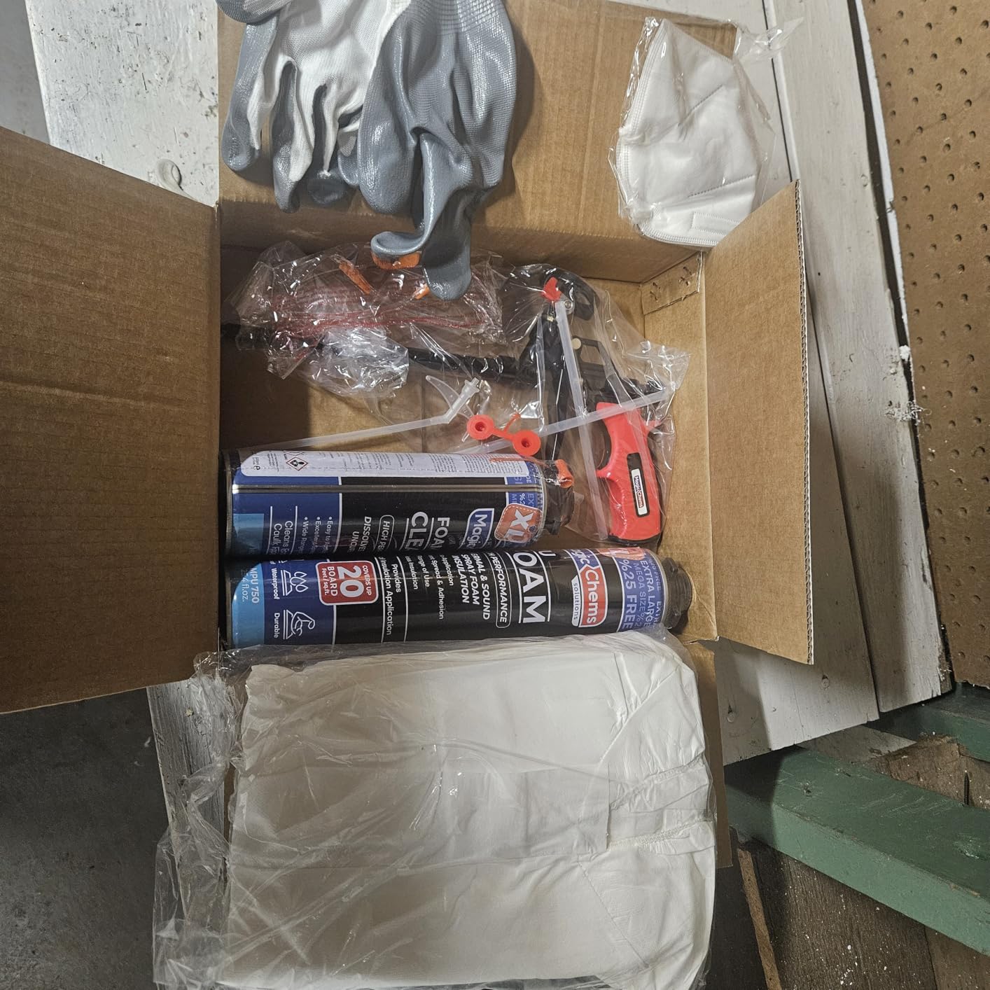 Magic Chems Spray Foam Insulation Kit, Expanding Sealant, 12 Pack-25.4 oz | Closed Cell; High Density; Covers up to 240 sq ft; Includes Foam Gun & Cleaner customer photo 1