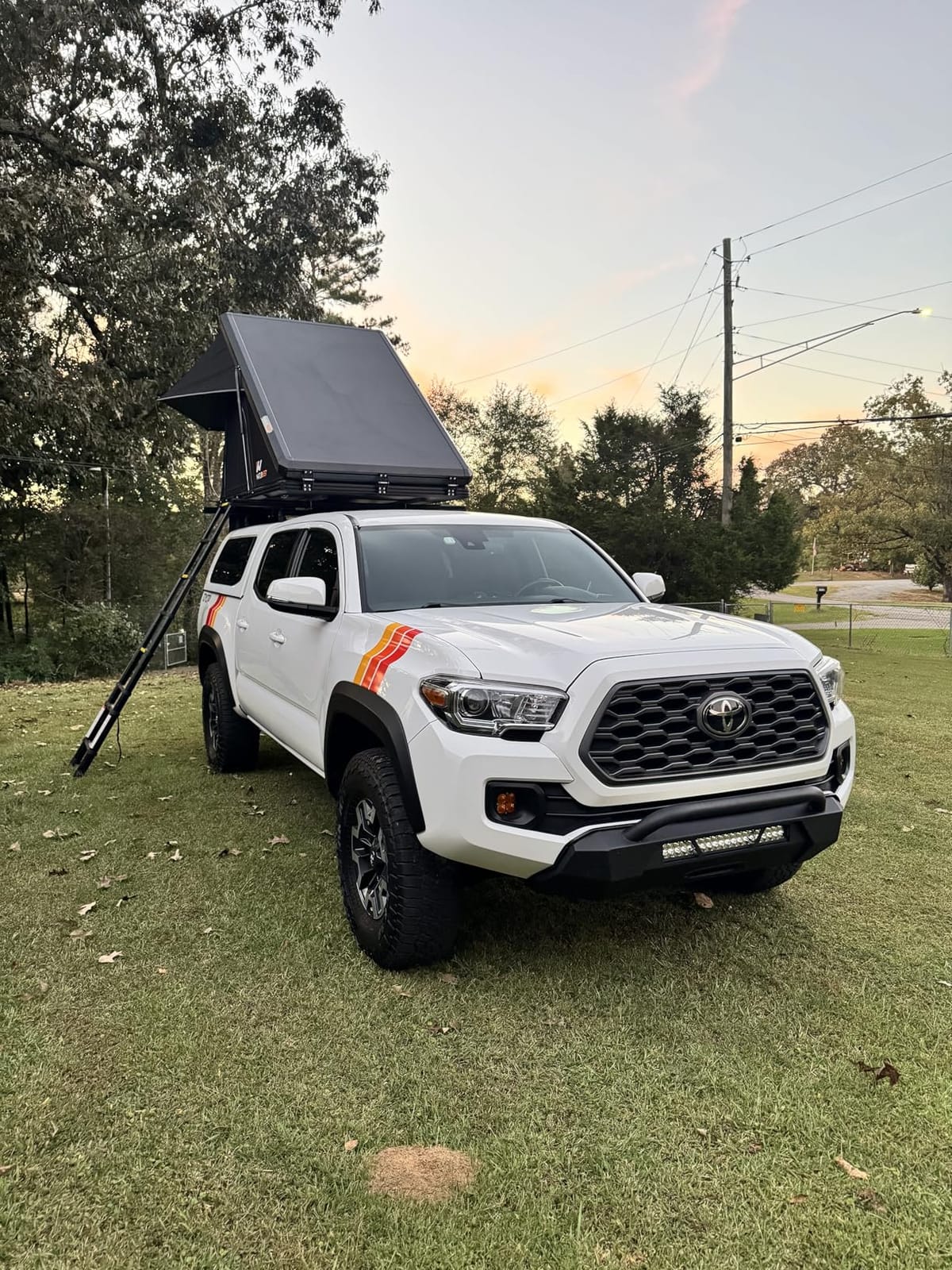 Naturnest Rooftop Tent Hard Shell, Easy Set Up Pop Up Tent for 2 Person Camping, Waterproof UV-Resistant Blackout Privacy 4 Season Tents for Truck, Jeep, SUV, Van, Trailer - Polaris Plus customer photo 2