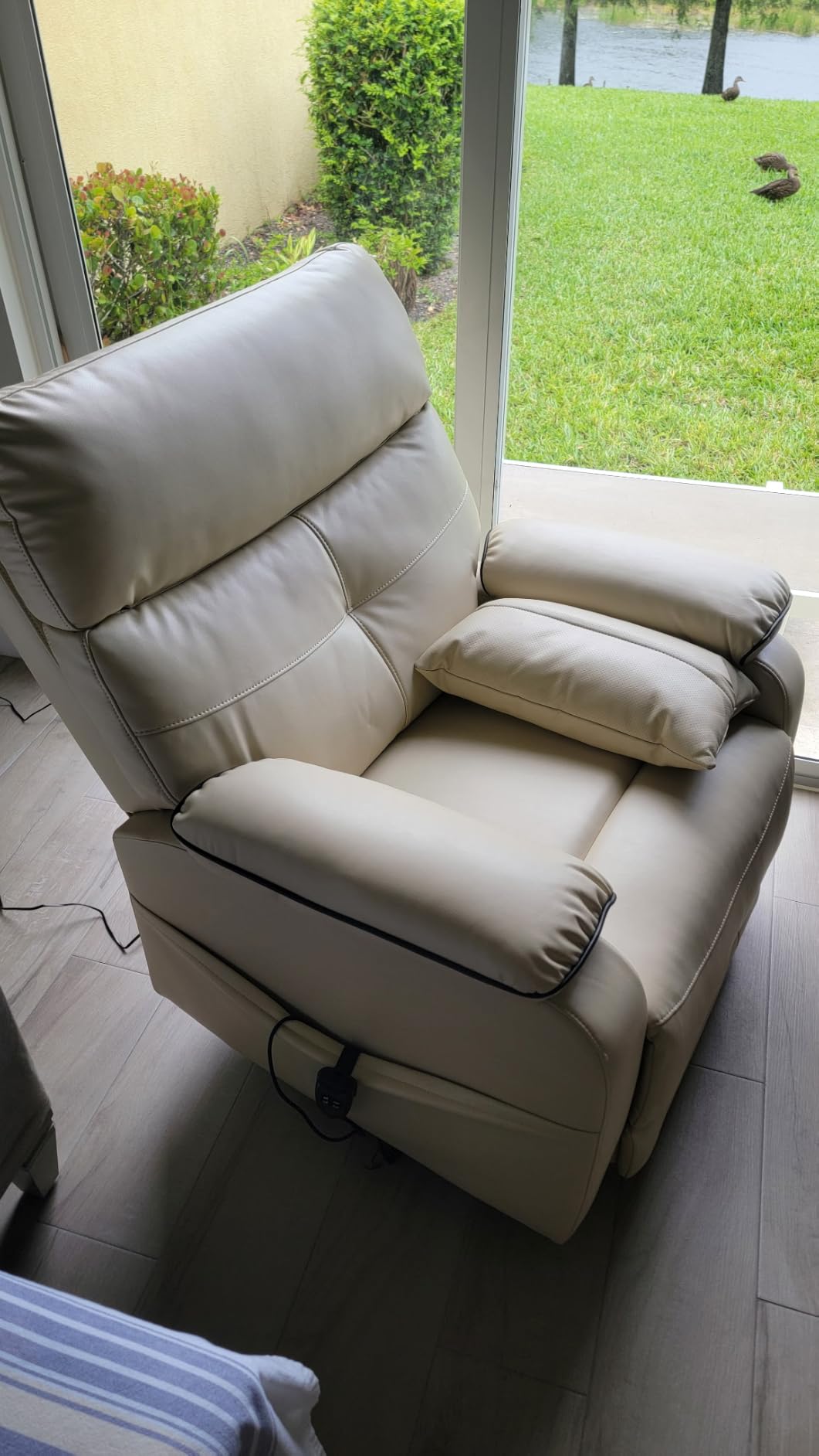 Dual Motor Power Lift Recliner Chair for Adult & Elderly, Leather, Beige | Infinite Position Lay Flat Lift Chair with Heat & Massage, Cup Holder, Lumbar Pillow, Wireless Charger, USB Ports, Leather customer photo 2