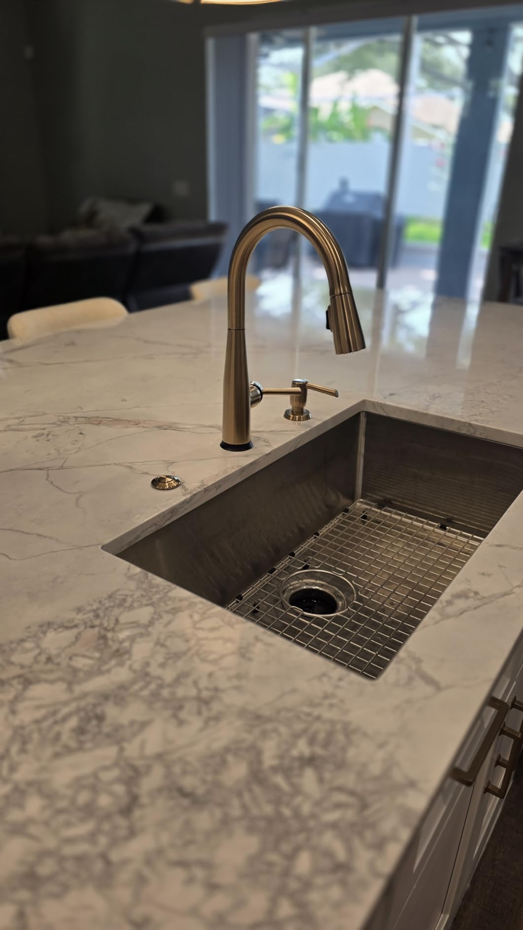 Delta Essa Touchless Kitchen Faucet with Touch Technology, Brushed Nickel Kitchen Sink Faucet with Pull Down Sprayer, Single Hole, Arctic Stainless 9113TL-AR-DST customer photo 2
