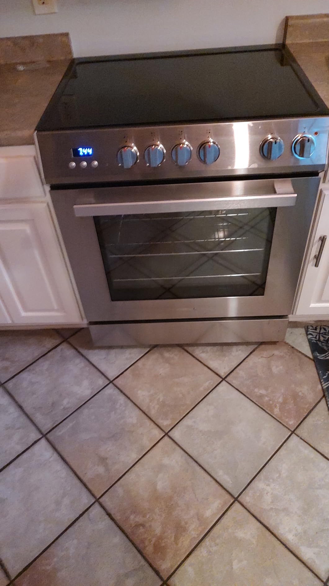 Cosmo COS-ERD304K-BK 30 in. Stellar Collection 4.9 cu. ft. 4 Burner Electric Induction Range, Convection, Black Glass Cooktop, Dual Element Burners, 6 Oven Functions, Digital Display with Timer, Storage Drawer customer photo 1