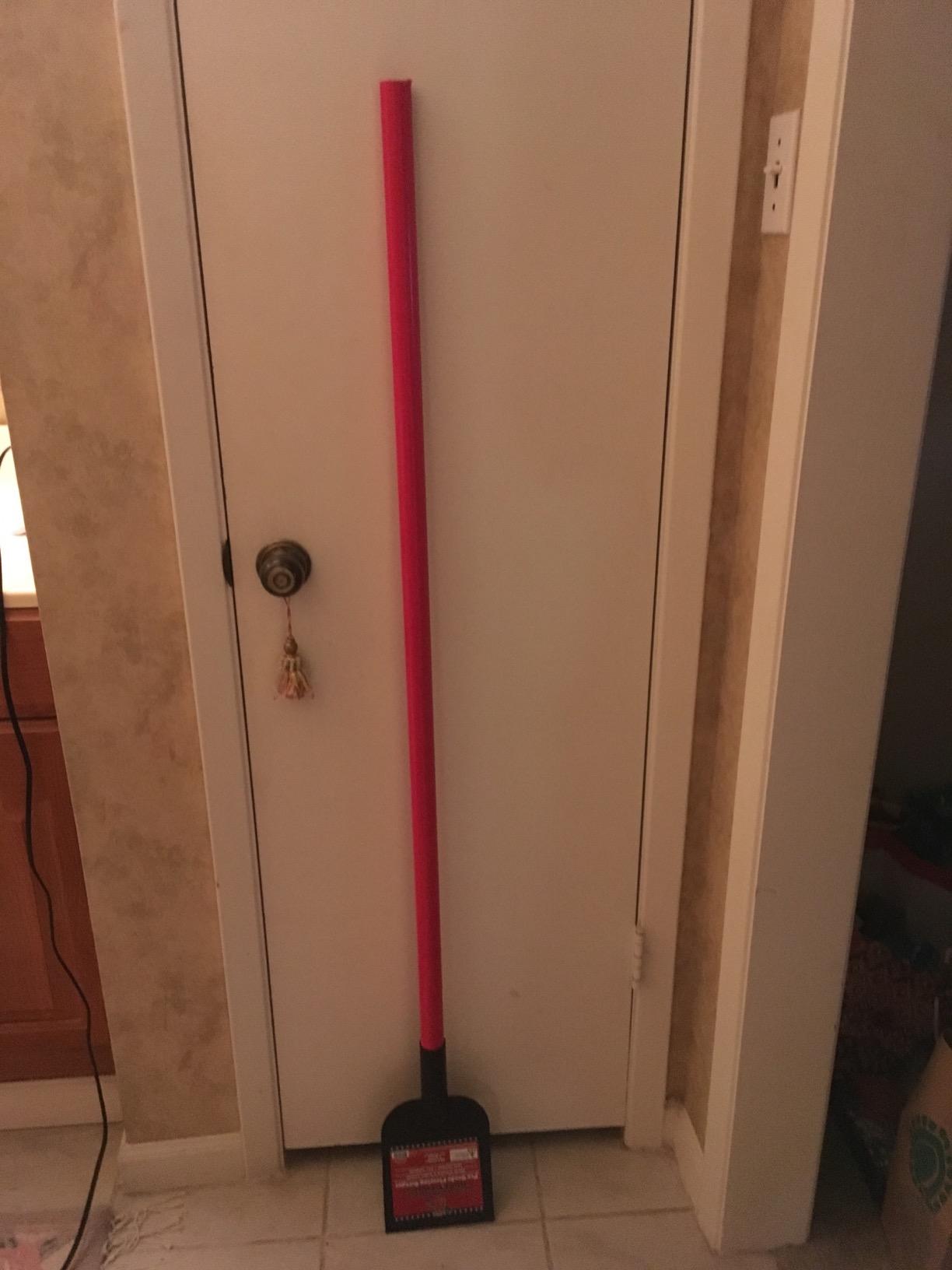 BULLY TOOLS Floor Scraper - Heavy Duty Scraper Tool with Long Fiberglass Handle for Tiles and Carpet Removal Tasks, Flat Shovel Design for Landscaping, Flooring Prep, and Surface Cleanup - 58-Inch customer photo 1