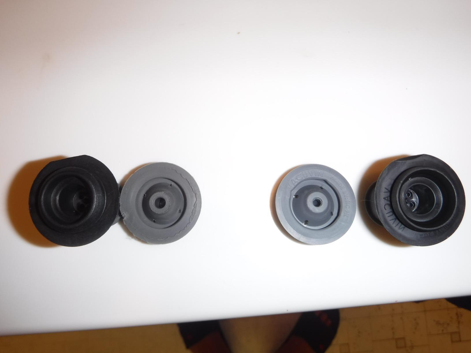 Vacu Vin Concerto Wine Saver - Vacuum Wine Stopper - 4 Black Stoppers customer photo 2