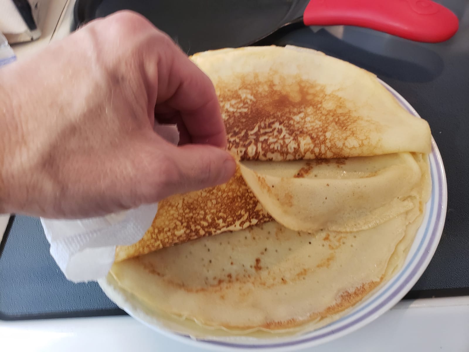 Lodge Round Seasoned Cast Iron Griddle, PFAS-Free, 10.5 Inches | Non-Toxic Round Cast Iron Griddle Pan, Pre-Seasoned & Compatible with Stovetop, Oven, Grill & Campfire customer photo 1