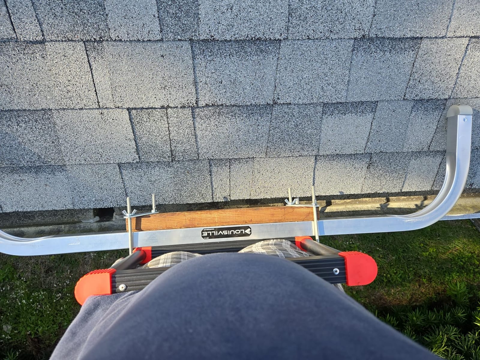 Louisville Ladder Aluminum Ladder Stabilizer, LP-2200-00 customer photo 1