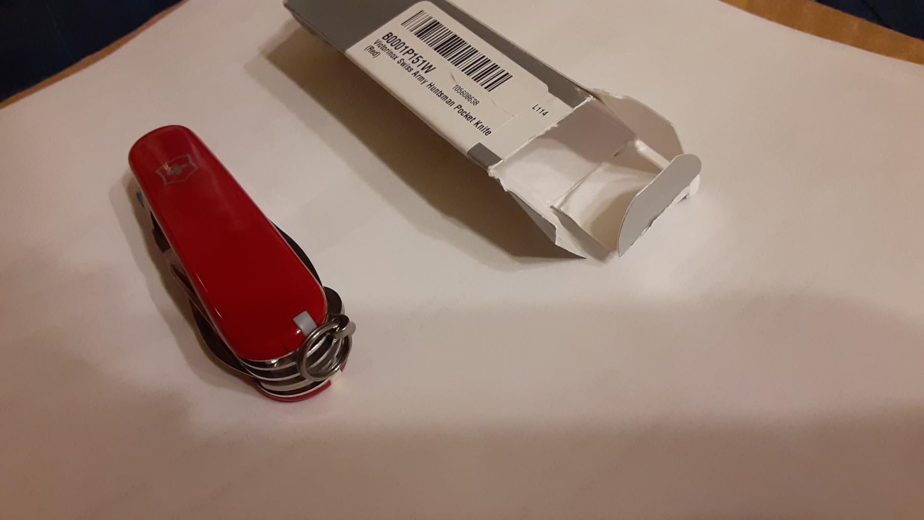 Victorinox Huntsman Swiss Army Knife, 15 Functions, Swiss Made Pocket Knife with Large Blade, Screwdriver, Scissors and Wood Saw - Red customer photo 1