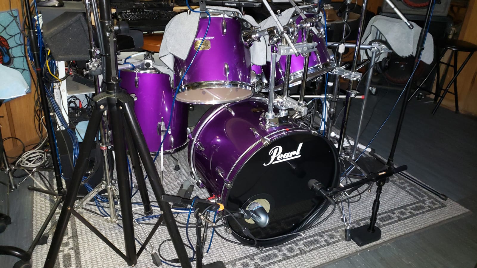 Shure BETA 52A Kick Drum Microphone - Supercardioid Dynamic Mic with High Output Neodymium Element, Locking Stand Adapter, Durabl Steel Mesh Grille and Shock Mount customer photo 2