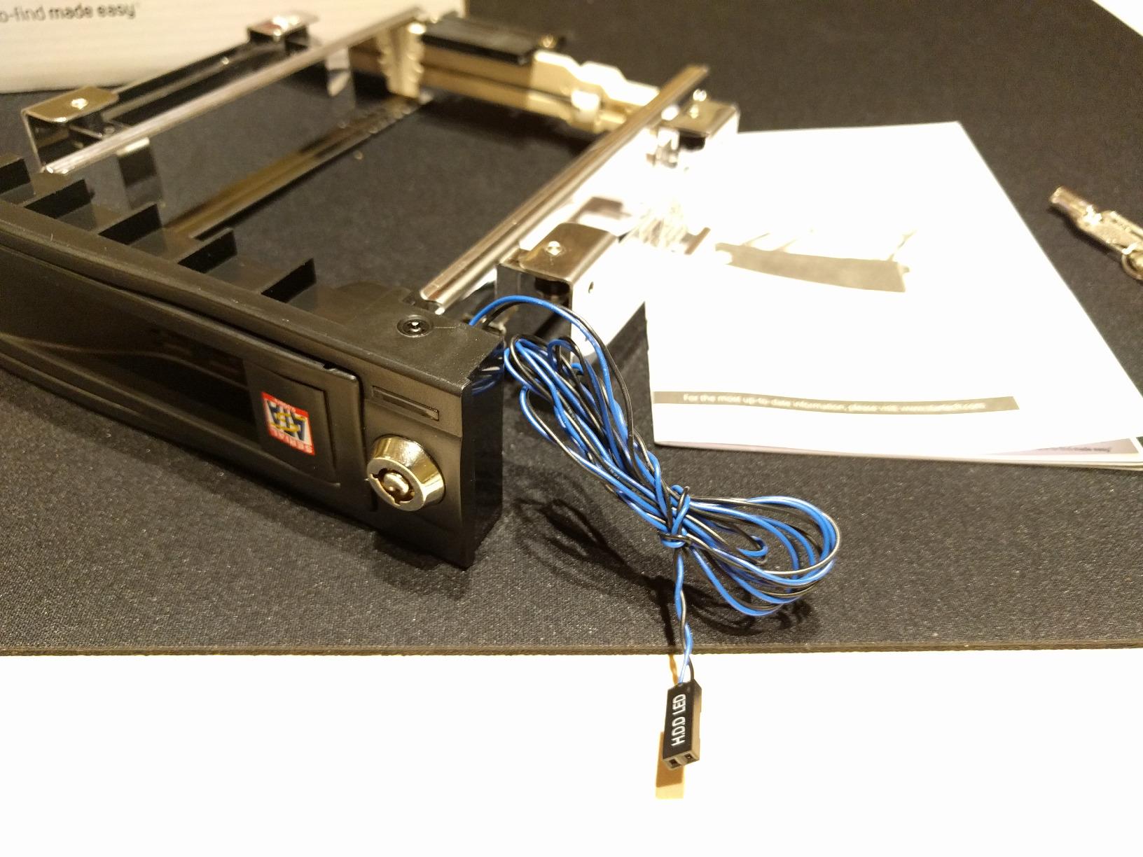 StarTech 3.5in SATA Trayless Mobile Rack for 5.25in, TAA (HSB100SATBK) customer photo 2