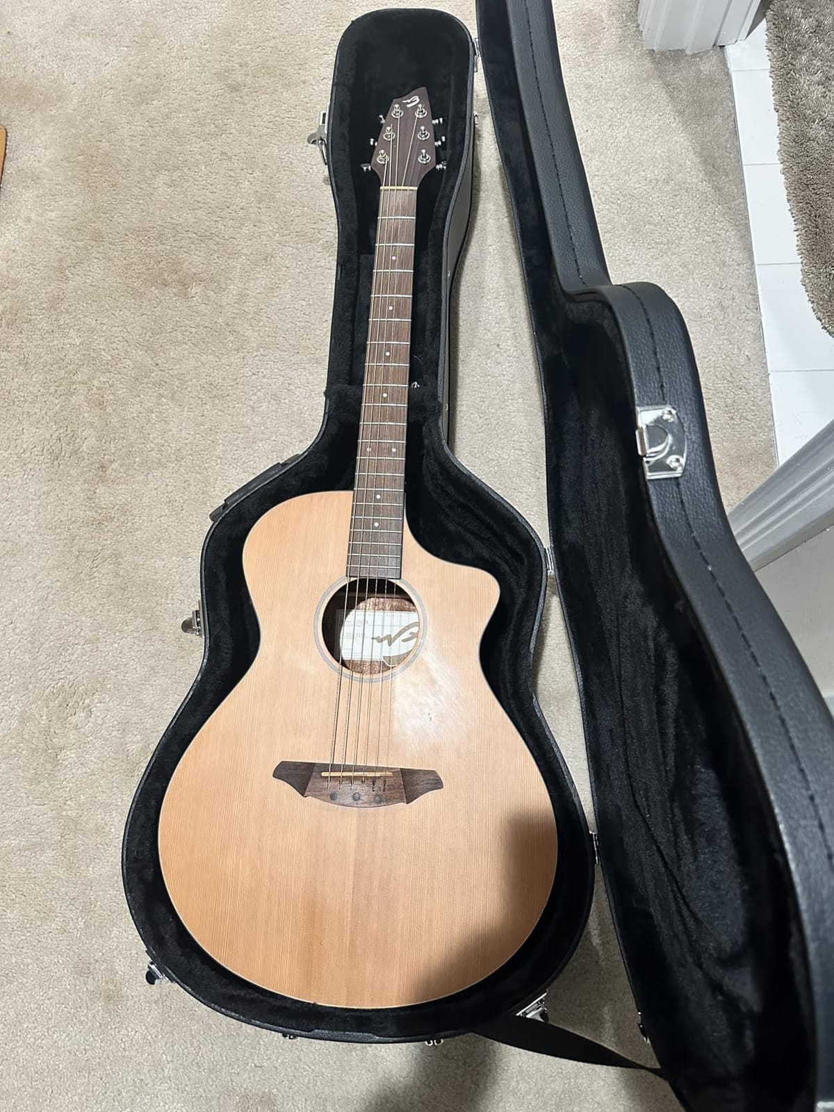 Gator Cases Traditional Series Hard-Shell Wood Case for 6 or 12-String Dreadnought Style Acoustic Guitars (GWE-DREAD 12) customer photo 2