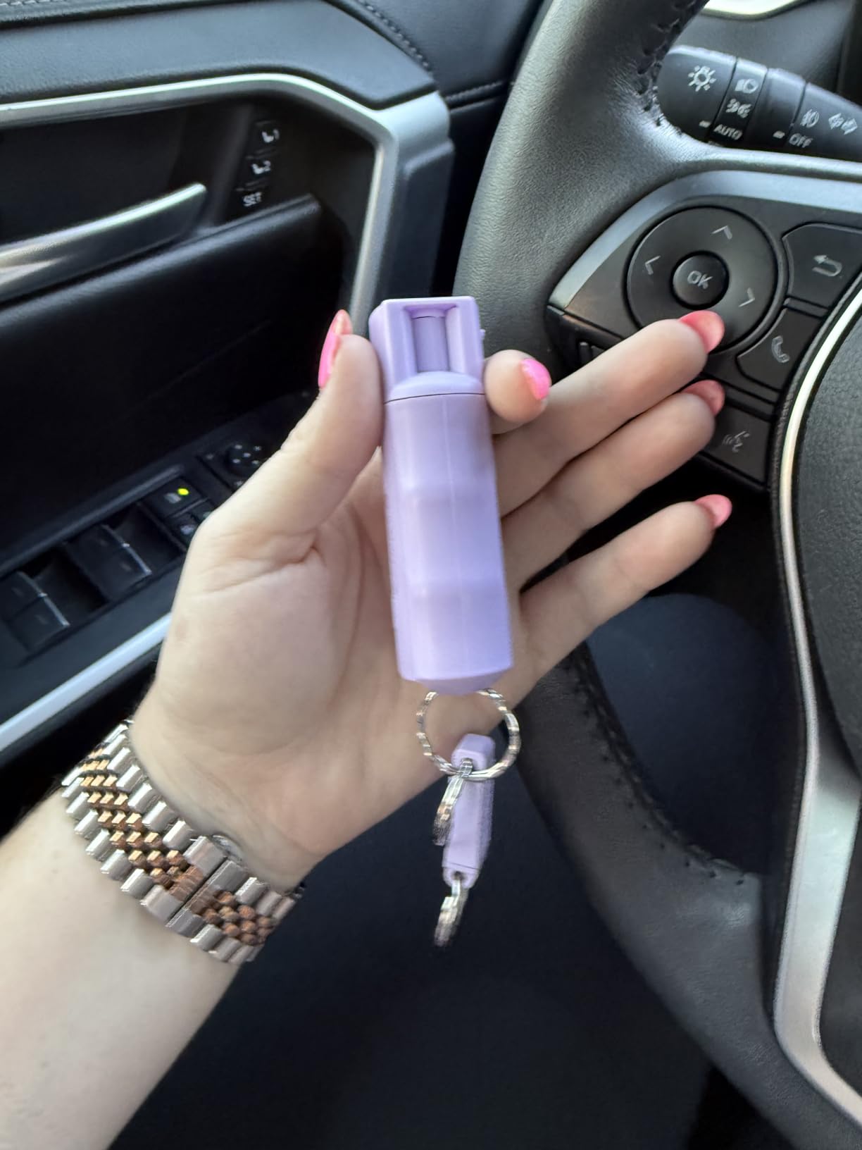 Sabre Pepper Spray with Quick Release Keychain for Self Defense – Maximum Police Strength OC Spray with UV Marking Dye, Twist Lock Safety, Finger Grip, 10‑Second Spray, 14‑ft Range, Made in USA customer photo 2