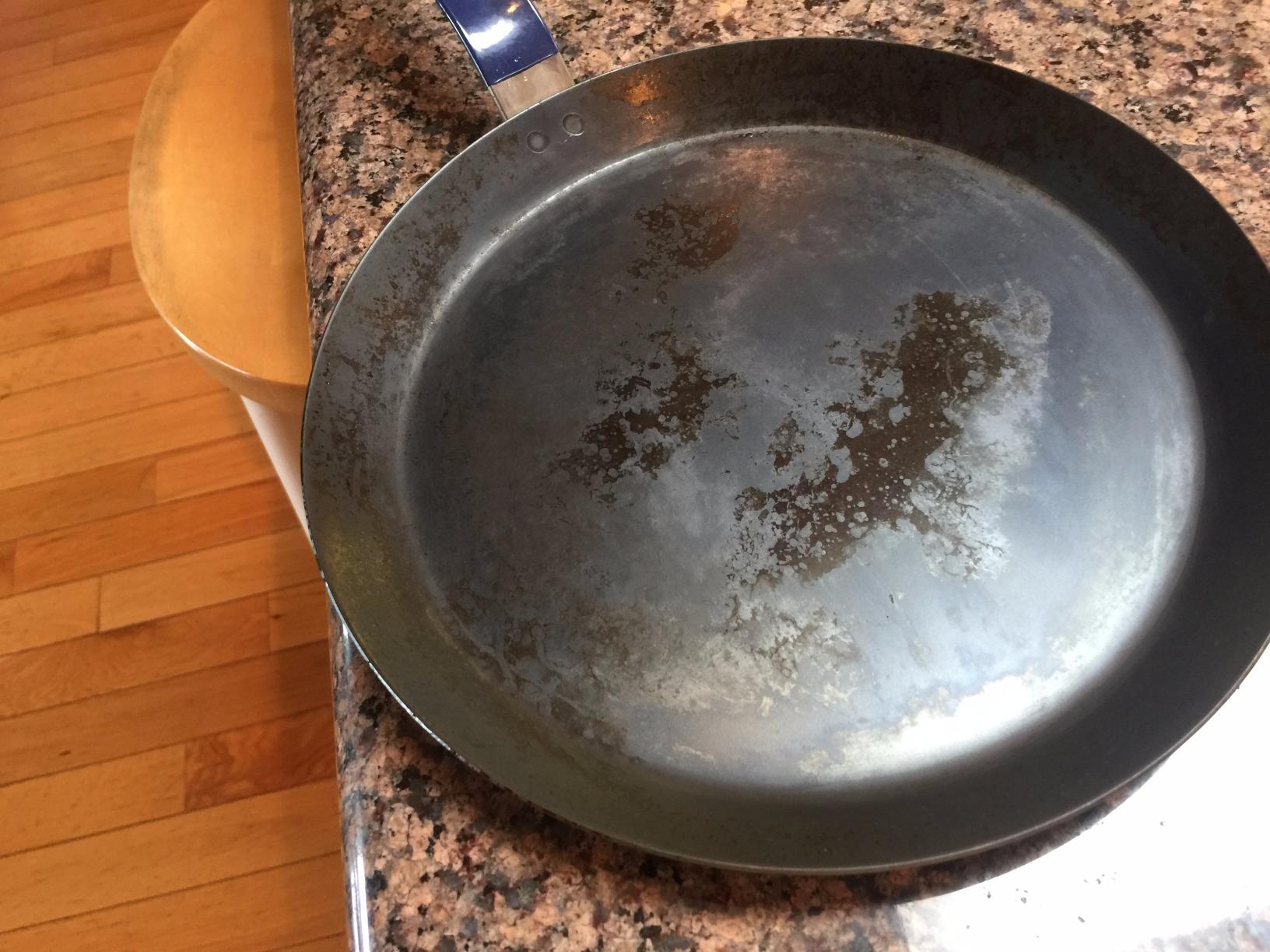 de Buyer Blue Carbon Steel Crepe & Tortilla Pan - 9.5” Diameter, 7.75” Cooking Surface - Ideal for Making & Reheating Crepes, Tortillas & Pancakes - Naturally Non-Stick Finish - Made in France customer photo 1
