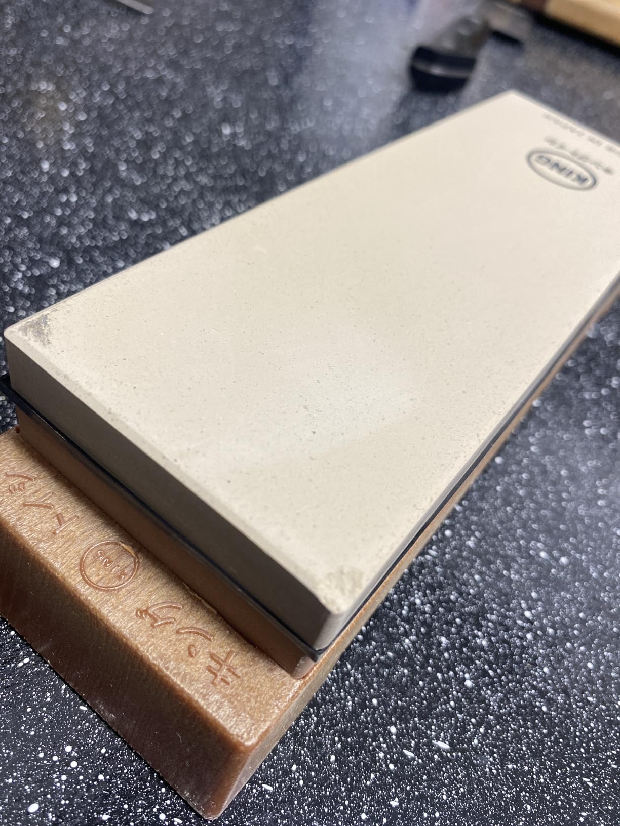 KING KW65 1000/6000 Grit Combination Whetstone with Plastic Base customer photo 2