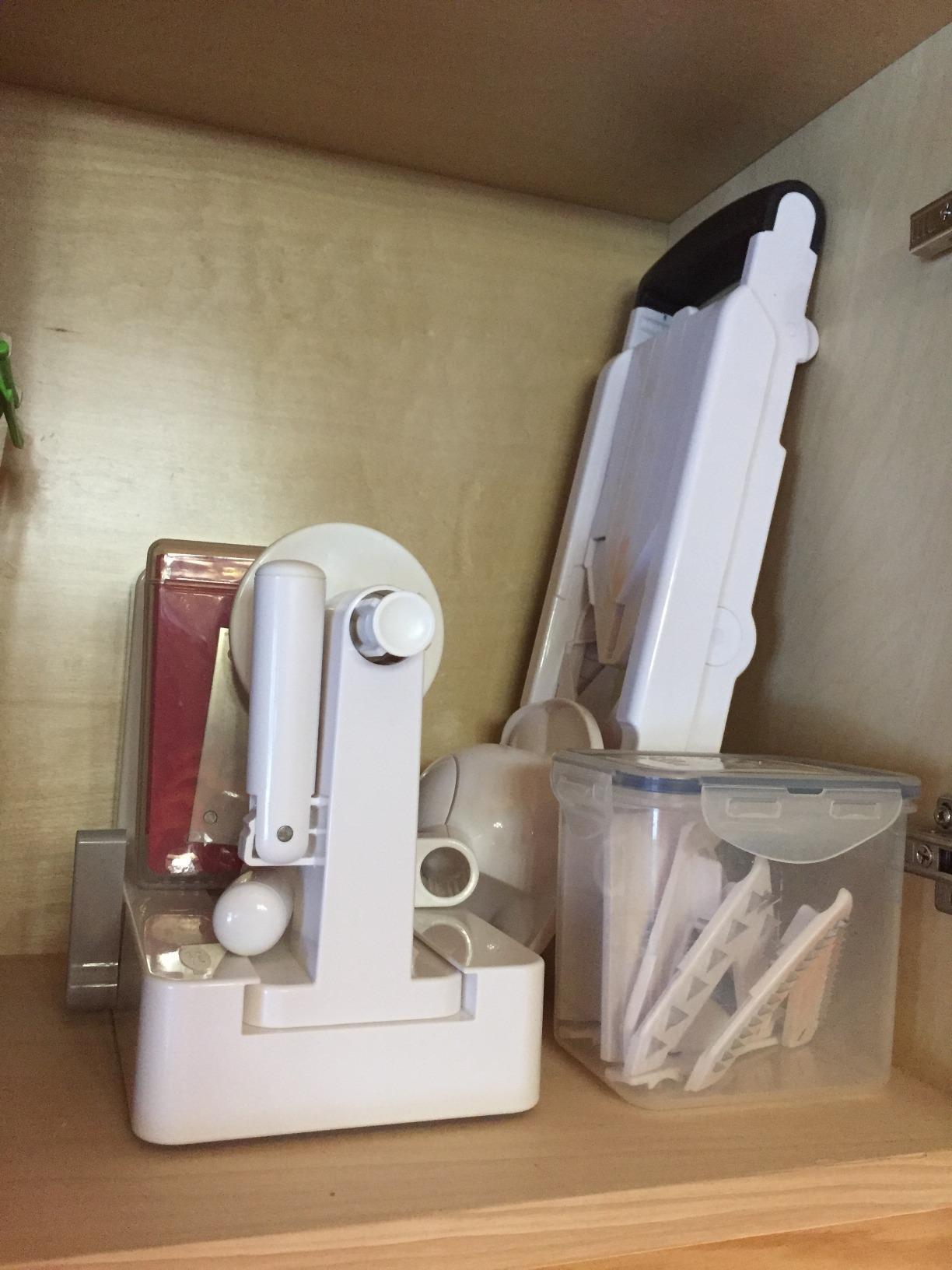 OXO Good Grips V-Blade Mandoline Slicer | Vegetable Slicer, Sharp V-Shaped Blade, Adjustable Thickness Settings and Julienne, Food Holder, Ideal for Slicing Produce customer photo 1