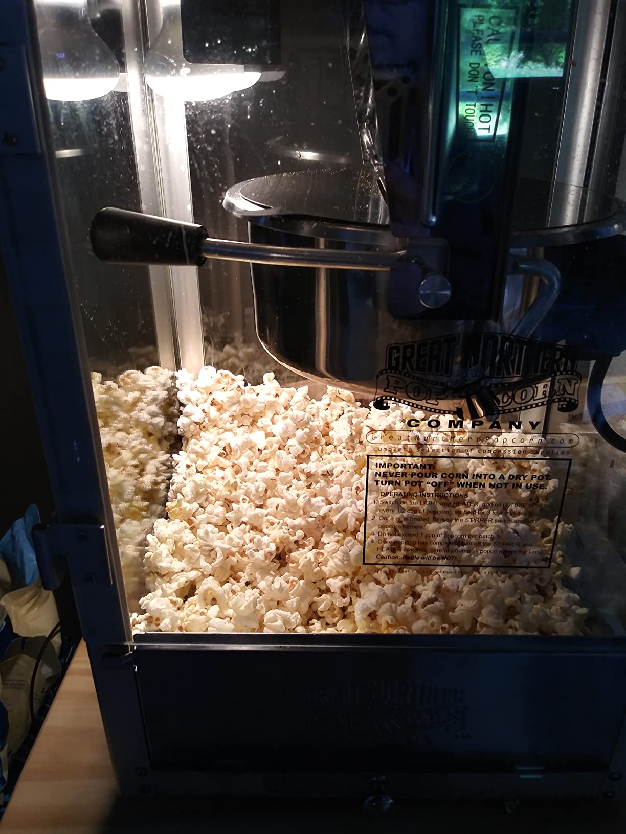 Great Northern Popcorn Matinee 8oz Popcorn Machine, Black customer photo 1