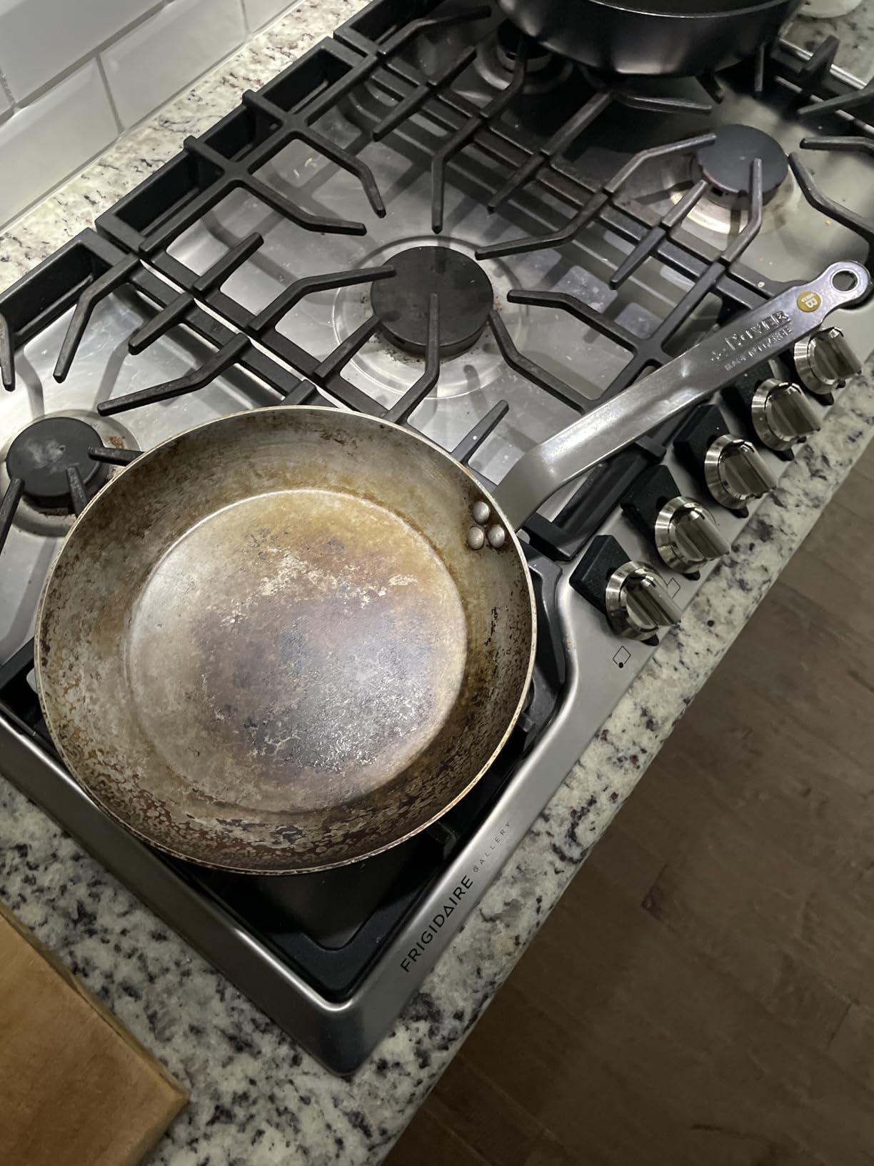 de Buyer MINERAL B Carbon Steel Fry Pan - 12.5” Diameter, 9” Cooking Surface - Ideal for Searing, Sauteing & Reheating - Naturally Non-Stick Finish - Made in France customer photo 2