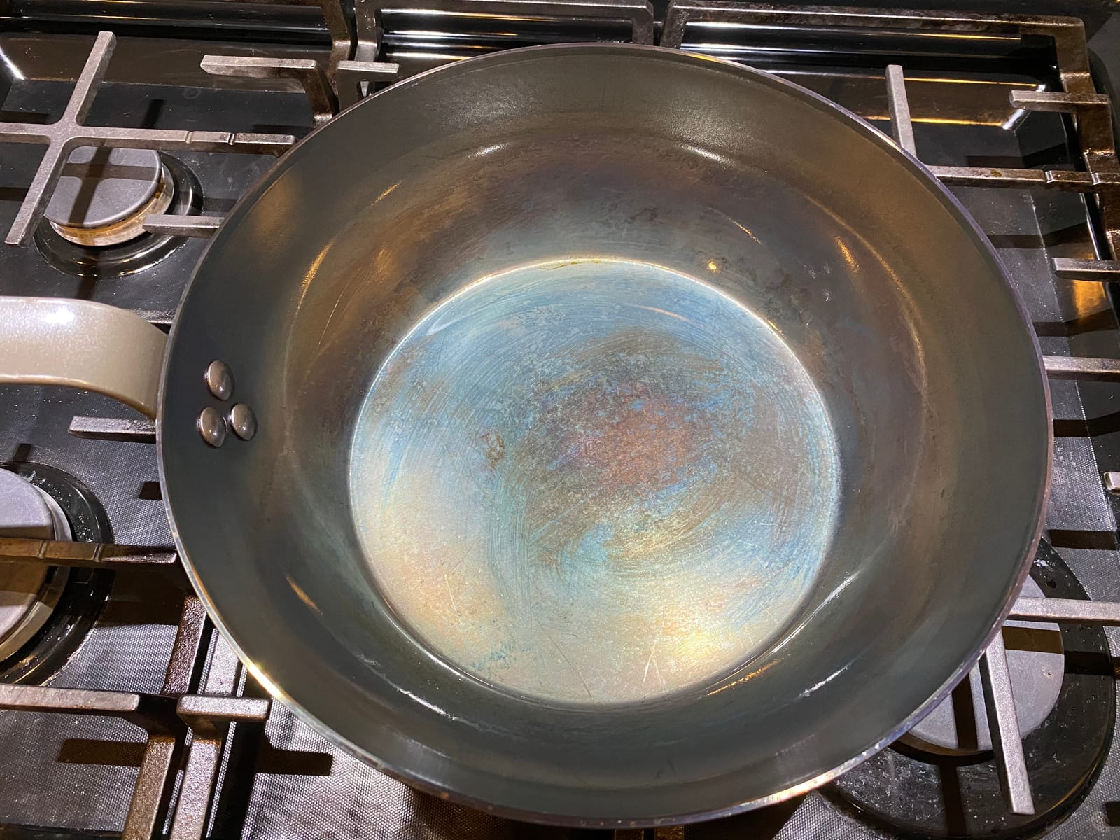 de Buyer MINERAL B Carbon Steel Country Fry Pan - 12.5” Diameter, 8.9” Cooking Surface - Ideal for Sauteing, Simmering, Deep & Stir Frying, One-Pan Meals - Naturally Non-Stick Finish - Made in France customer photo 1