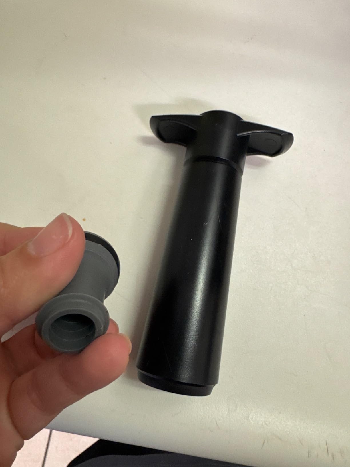 Vacu Vin Original Wine Pump - 1 Vacuum Wine Stopper - Wine Saver - Black customer photo 1