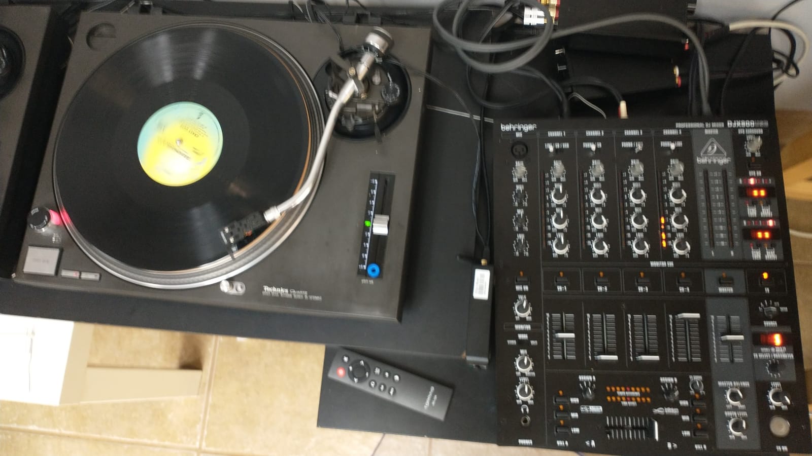 Behringer PRO MIXER DJX900USB Professional 5 Channel DJ Mixer with INFINIUM 'Contact-Free' VCA Crossfader, Advanced Digital Effects and USB/Audio Interface customer photo 1