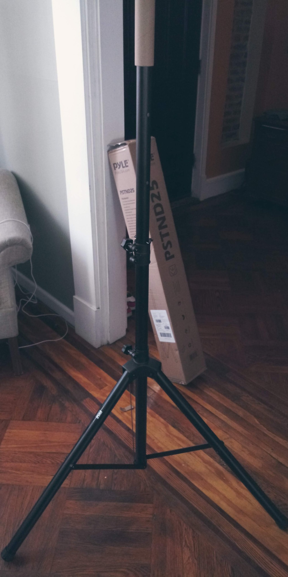 Pyle Universal Speaker Tripod Stand Mount - 6' Sound Equipment Holder Height Adjustable Up to 70 Inches For Speakers w/ 35mm Compatible Insert Perfect for Home, On Stage or In Studio Use customer photo 2