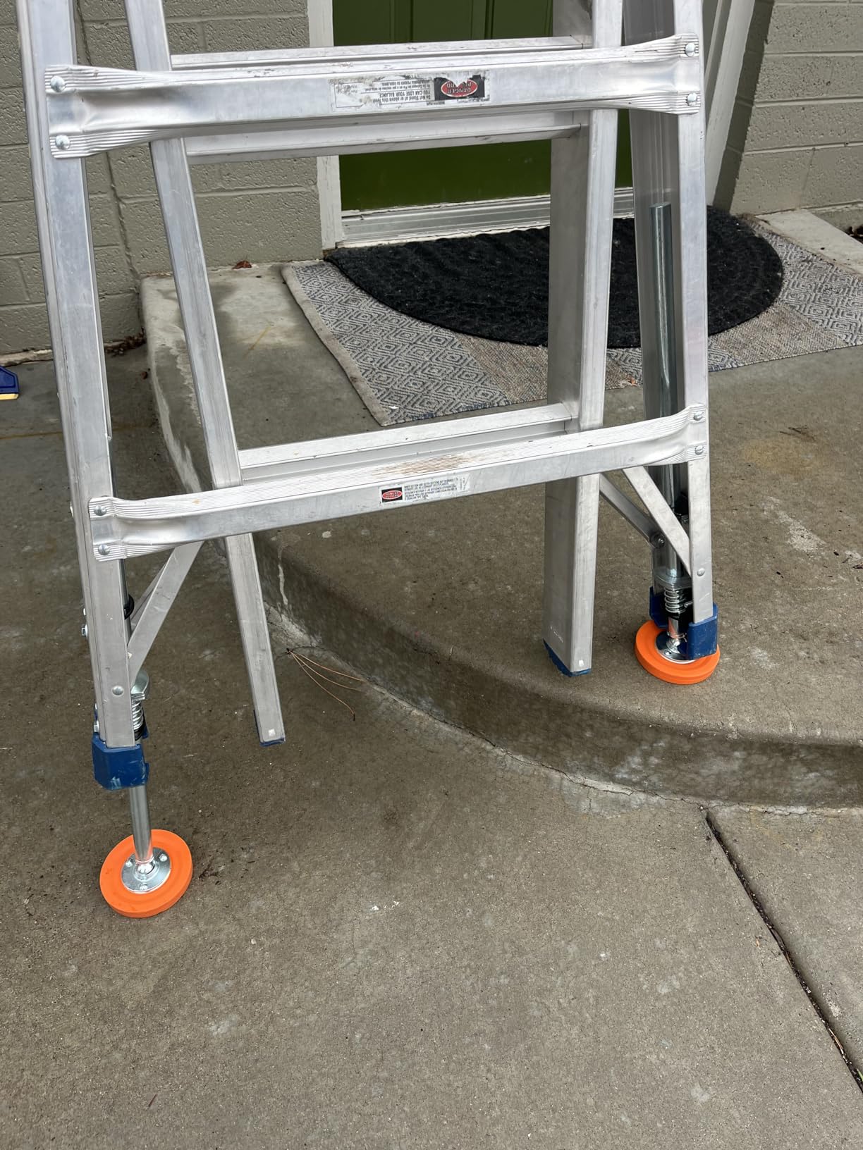 Xtenda-Leg Ladder Leveler for Extension Ladders, Rubber Feet, 1 Pair customer photo 1