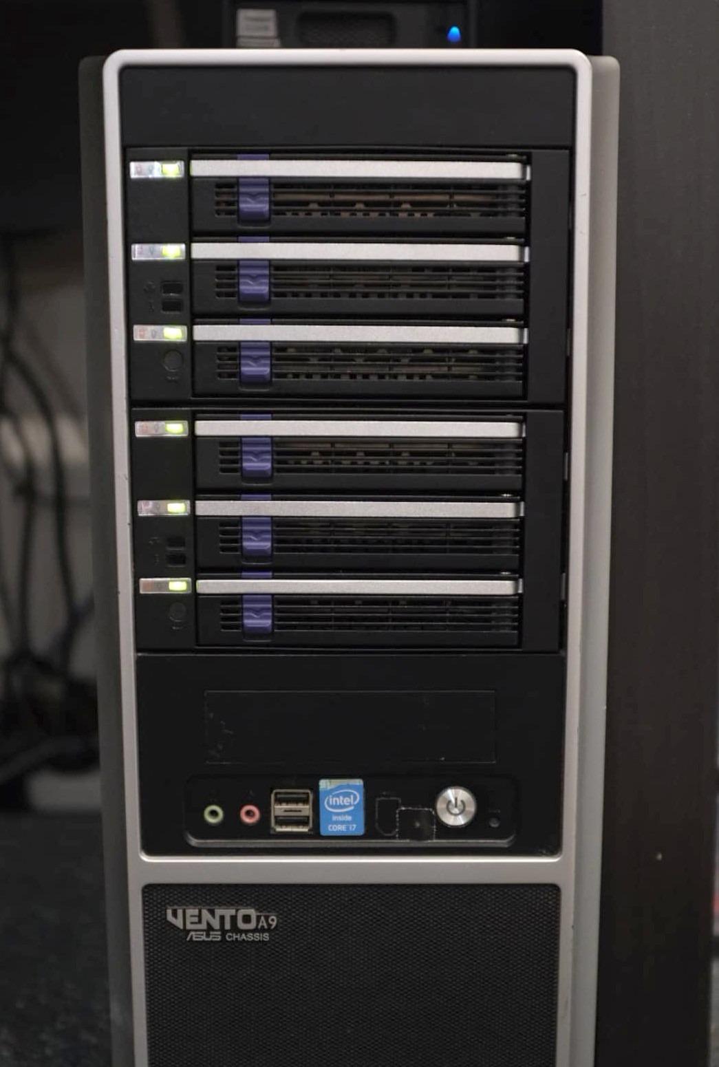 ICY DOCK 3 Bay 2.5”/ 3.5in SATA/SAS Hard Drive SSD Hot Swap Backplane Enclosure in 2X 5.25 Bay | FatCage MB153SP-B customer photo 1