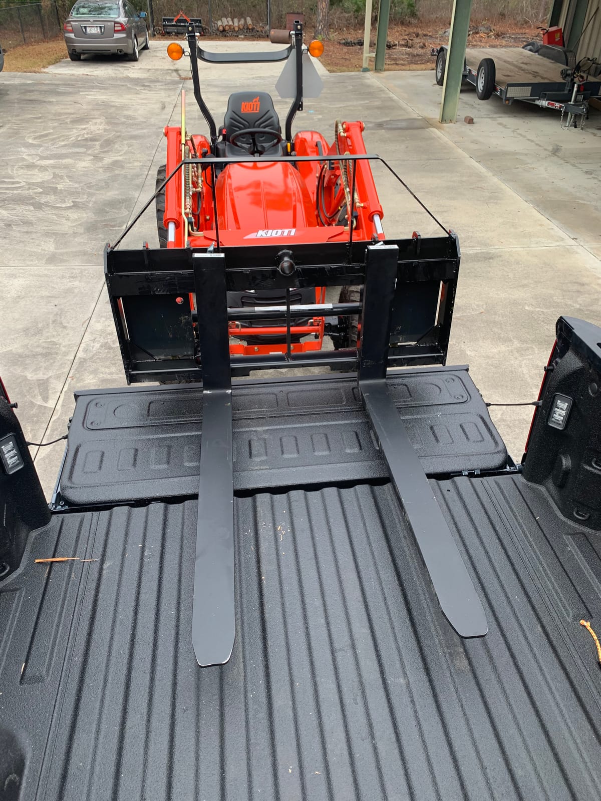 Titan Attachments Standard Series Skid Steer Pallet Fork Frame, 42 in | Quick Tach Connection Fits SSQA Loader Mounts, Rated 4,000 lb customer photo 2