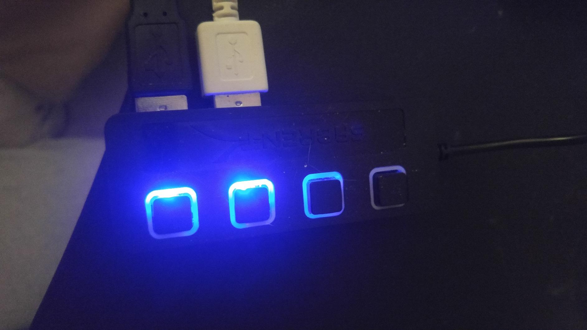 SABRENT 4-Port USB 2.0 Data Hub, LED Power Switches (HB-UMLS) customer photo 2