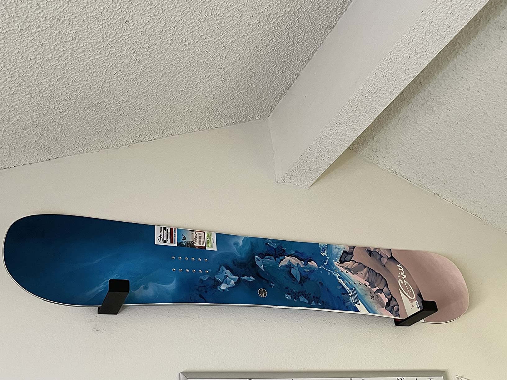 StoreYourBoard Minimalist Snowboard Display Rack, Wall Mount Storage customer photo 1