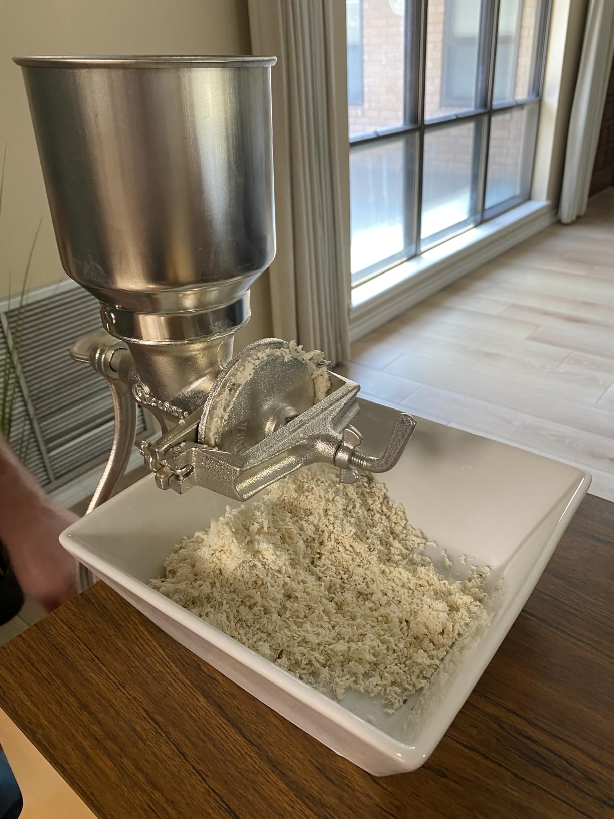 Victoria Manual Cast Iron Grain Mill 1200g with Low Hopper | Premium Corn-Grinding Mill and Grain Grinder, Made in Colombia customer photo 1