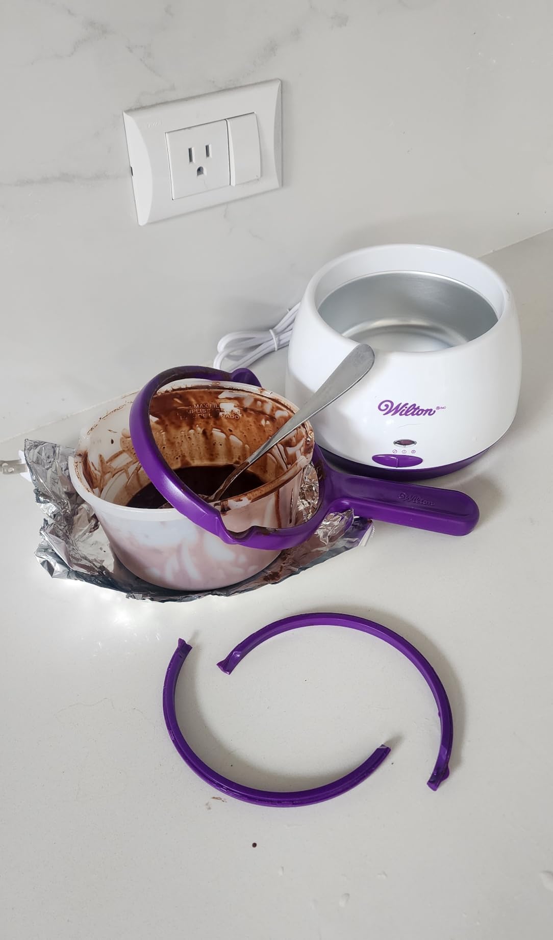 Wilton Candy Melts Melting Pot, Strawberries Cakepops, 2.5-Cup customer photo 2