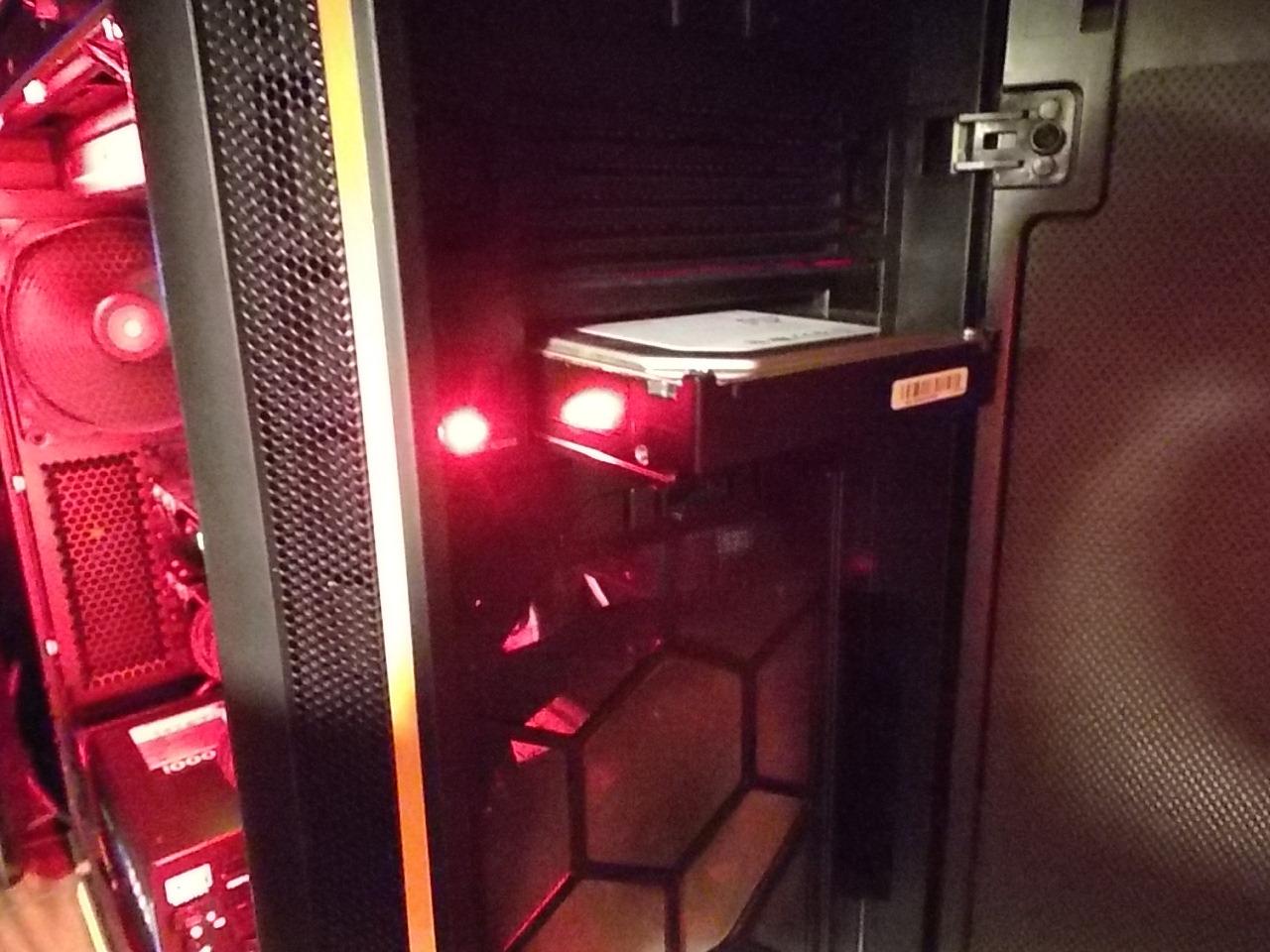 Kingwin Universal Hot Swap Mobile Rack for 2.5” or 3.5” SSD/HDD, Internal Tray-Less SATA Hard Drive Backplane Enclosure, Support SATA I/II/III customer photo 2