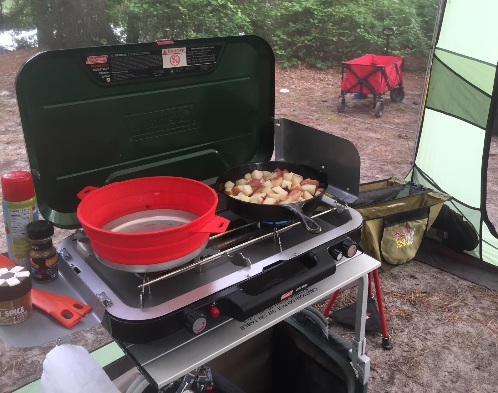 Coleman Classic 3-Burner Propane Camping Stove with InstaStart Ignition, Portable Cooktop with 3 Adjustable Burners & 28,000 BTUs of Power for Camping, Tailgating, Grilling, Hunting & More customer photo 1