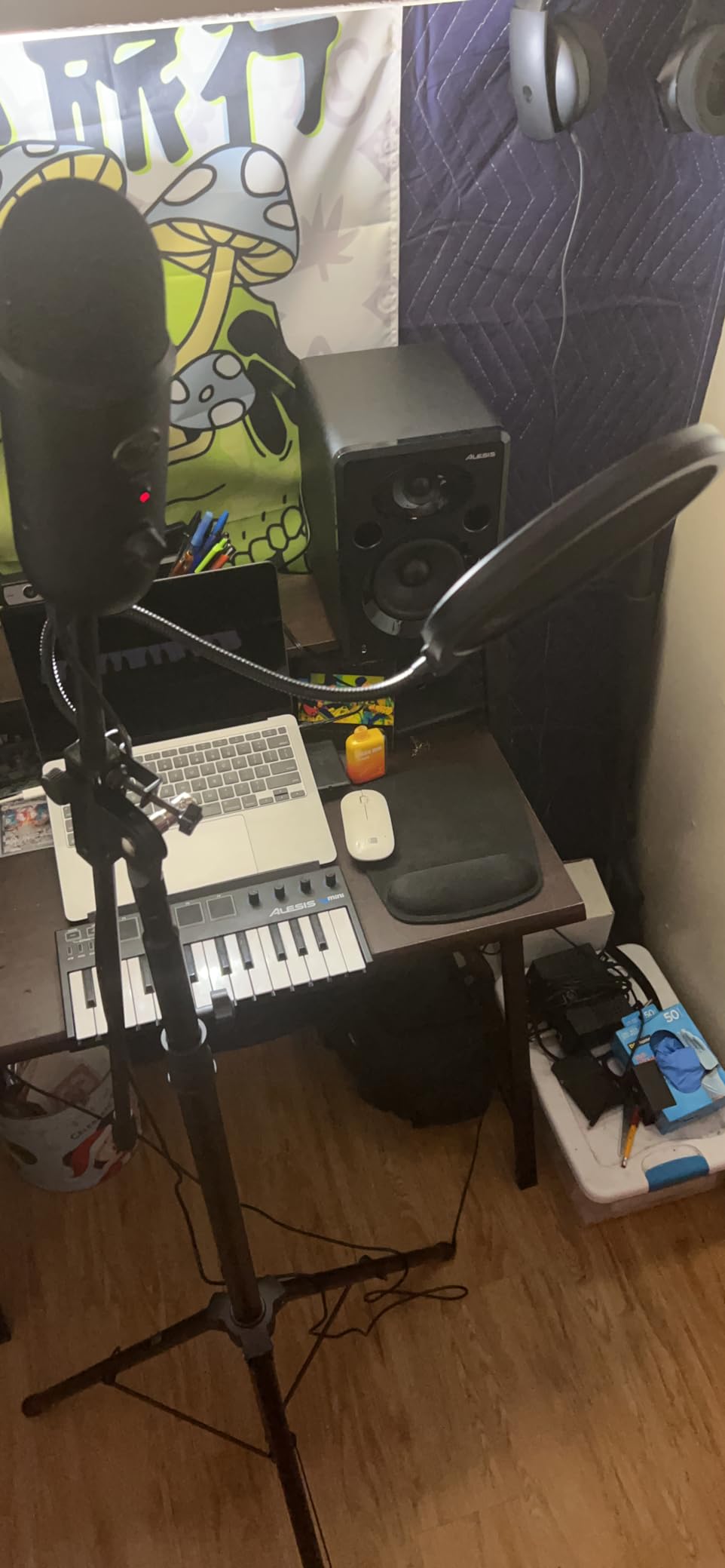 Pyle Heavy Duty Microphone Stand-Height Adjustable from 51.2'' to 78.75'' Inch High w/Extendable Telescoping Boom Arm 29.5'' and Stable Tripod Base-Clutch in T-Bar Adjustment Point PMKS56 customer photo 2