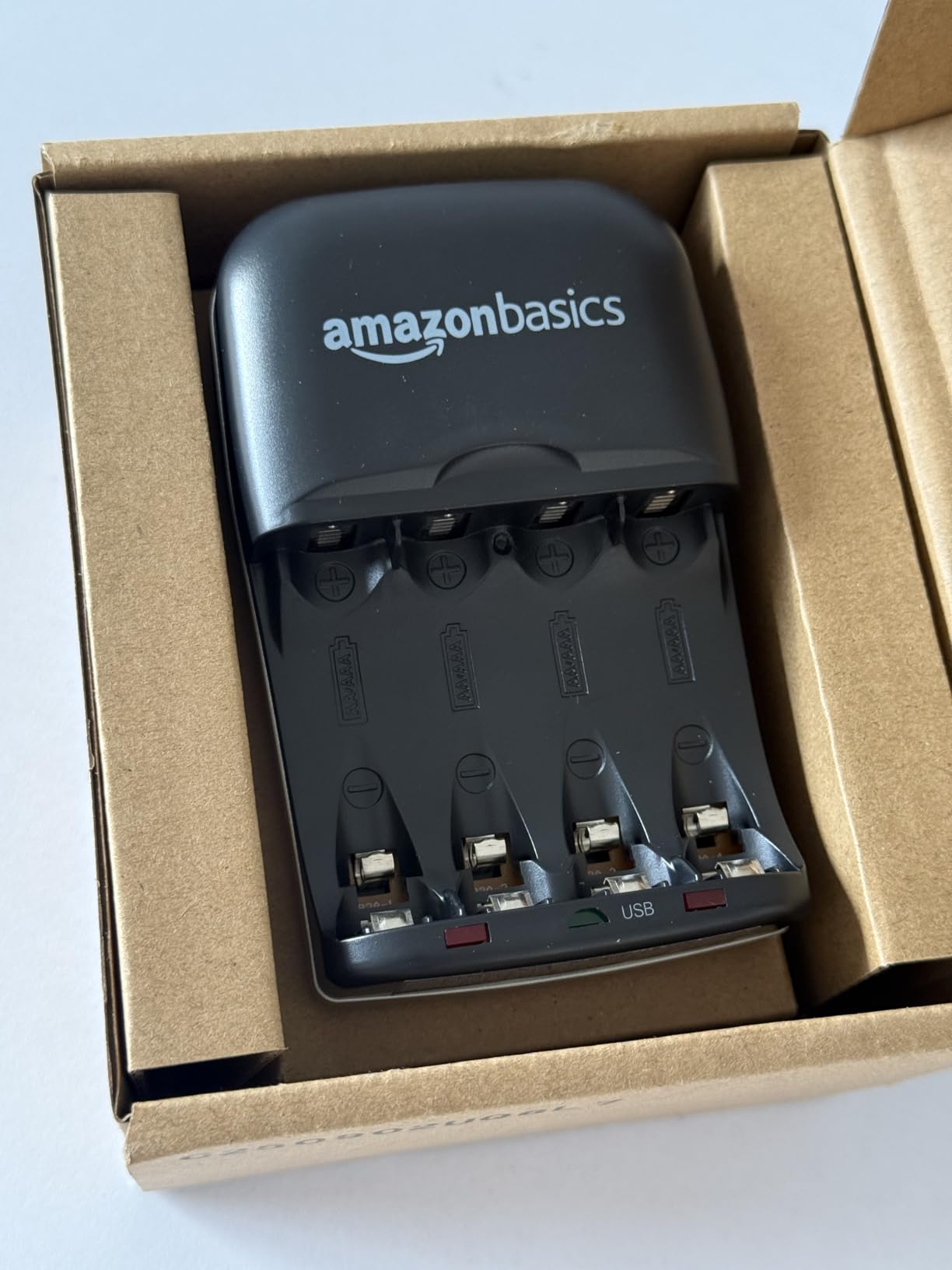Amazon Basics Rechargeable Battery Charger for AA & AAA Ni-MH Batteries with USB Port, Portable, Over-Charge Protection, Black customer photo 1