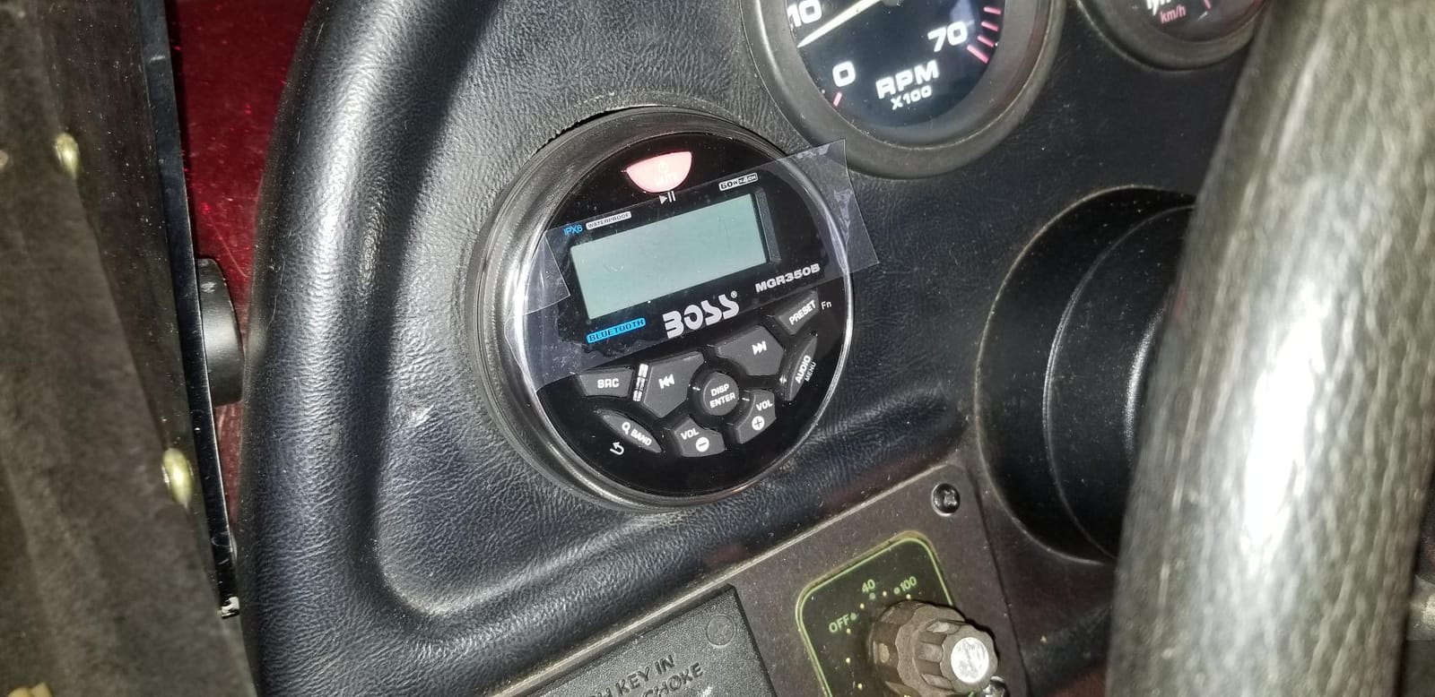 BOSS Audio Systems MGR350B Amplified Bluetooth Boat Gauge Receiver, No DVD customer photo 2