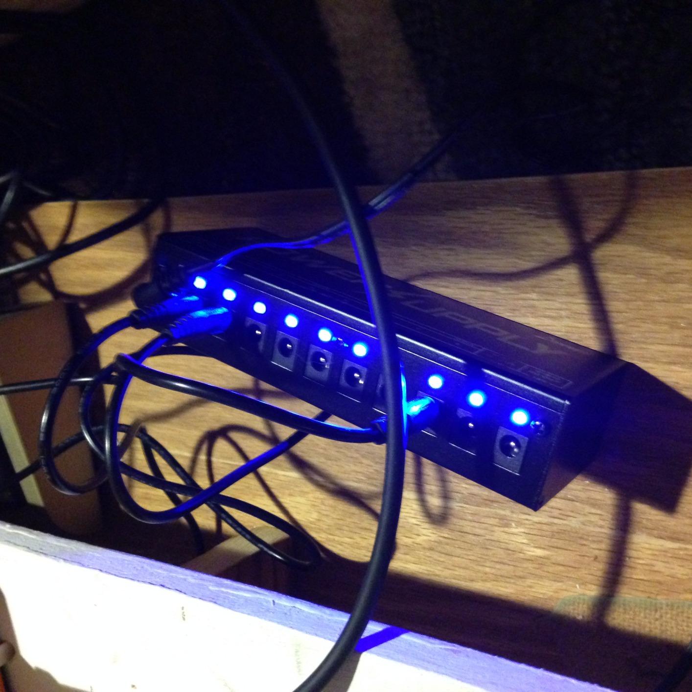 Donner DP-1 Guitar Power Supply 10 Isolated DC Output for 9V/12V/18V Effect Pedal customer photo 1