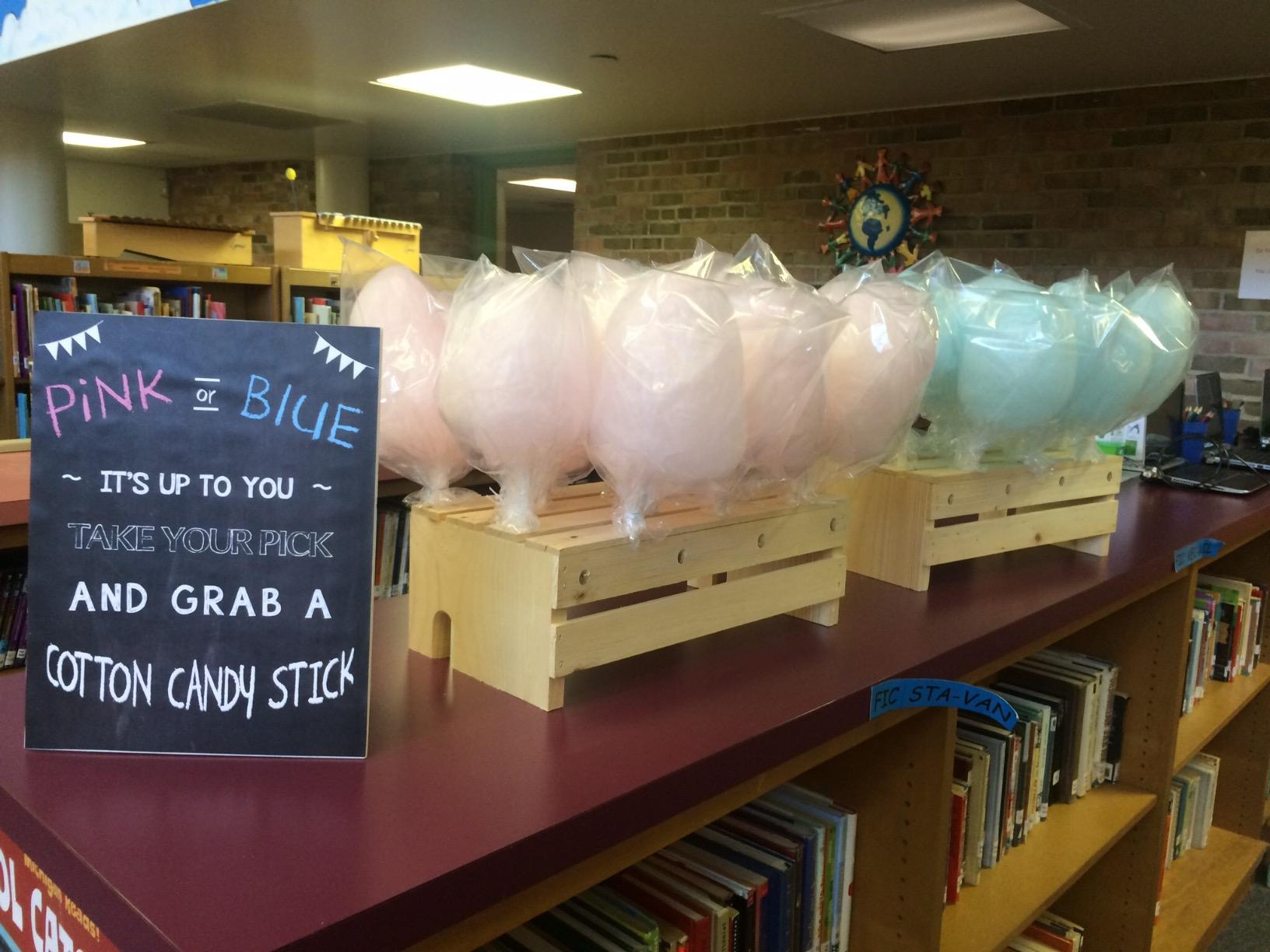 Great Northern Popcorn Flufftastic Cotton Candy Machine with Cart, Blue customer photo 1