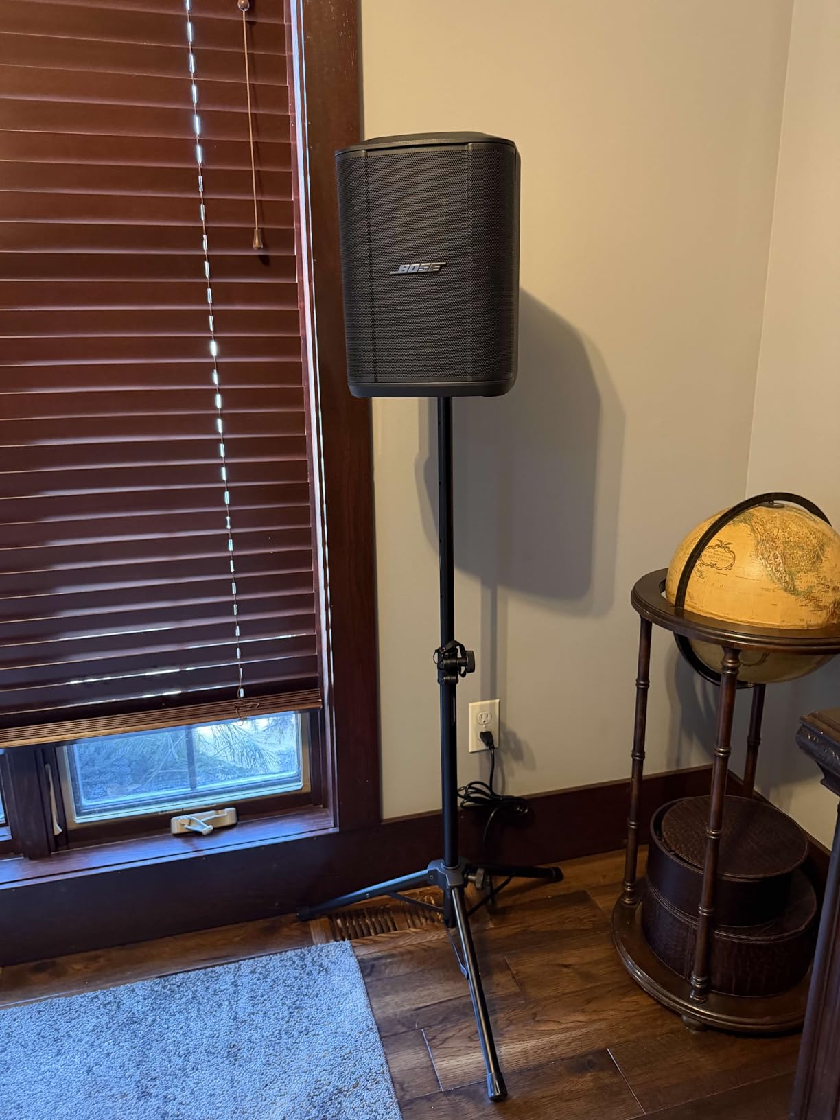 On-Stage SSAS7000B Mini Adjustable Speaker Stand (Folding, Portable, PA Loudspeaker Setup, Tripod Base, Nonslip Rubber Feet, Adjustable Height, 1 3/8″ Mounting Pole, 60 lb Capacity, Aluminum, Black) customer photo 1