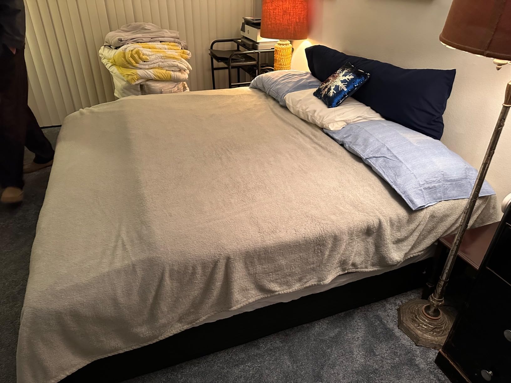 AllerEase Ultimate Allergy Protection and Comfort Zippered Mattress Protector Queen, White customer photo 1