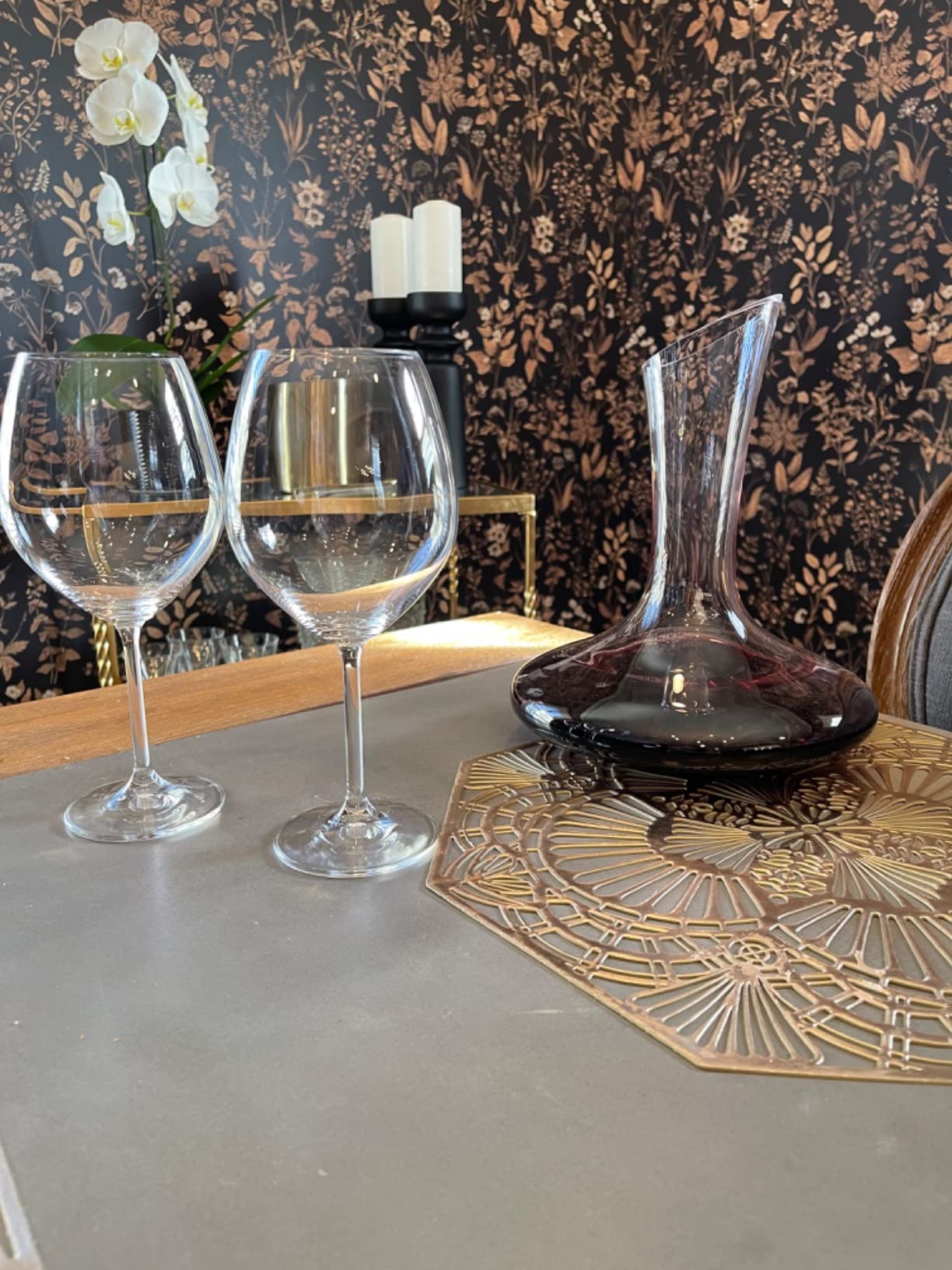 Le Chateau Large Elegant Crystal Wine Decanter with Built-in Aerator customer photo 1