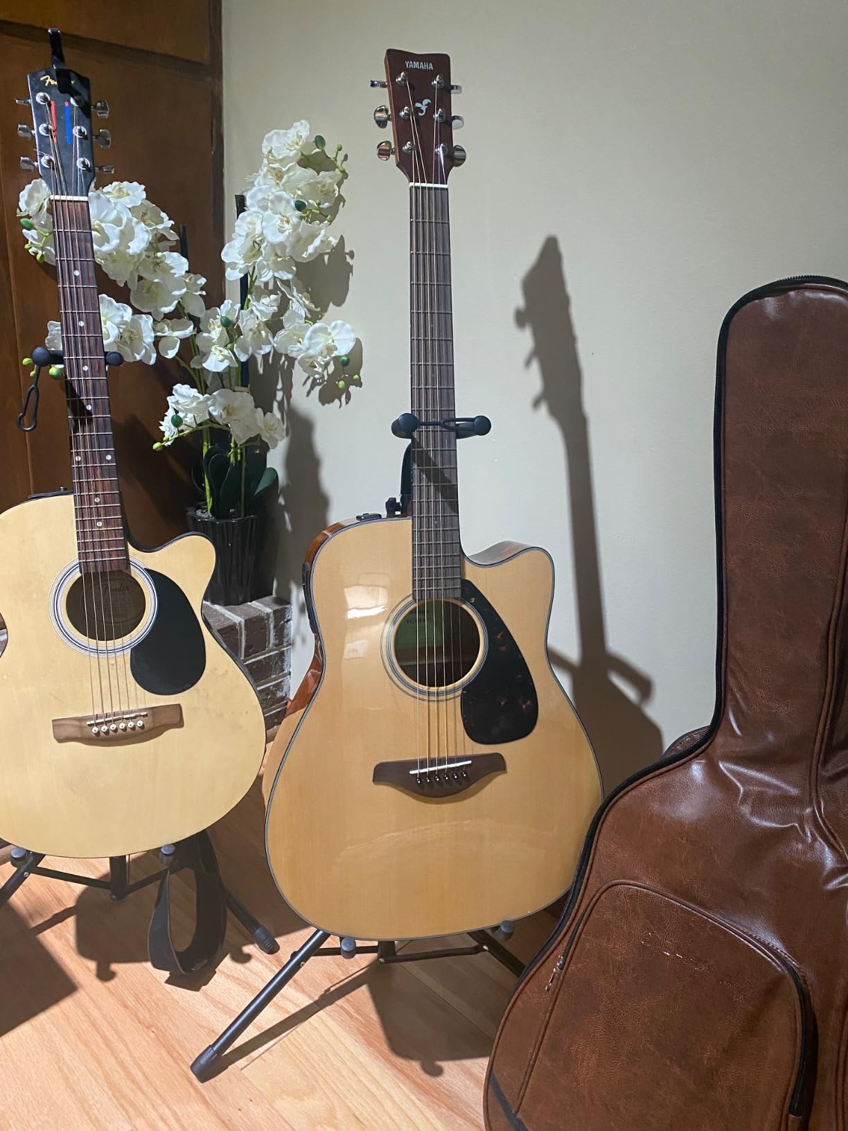 Yamaha FGX800C Solid Top Cutaway Acoustic-Electric Guitar, Dreadnought customer photo 2