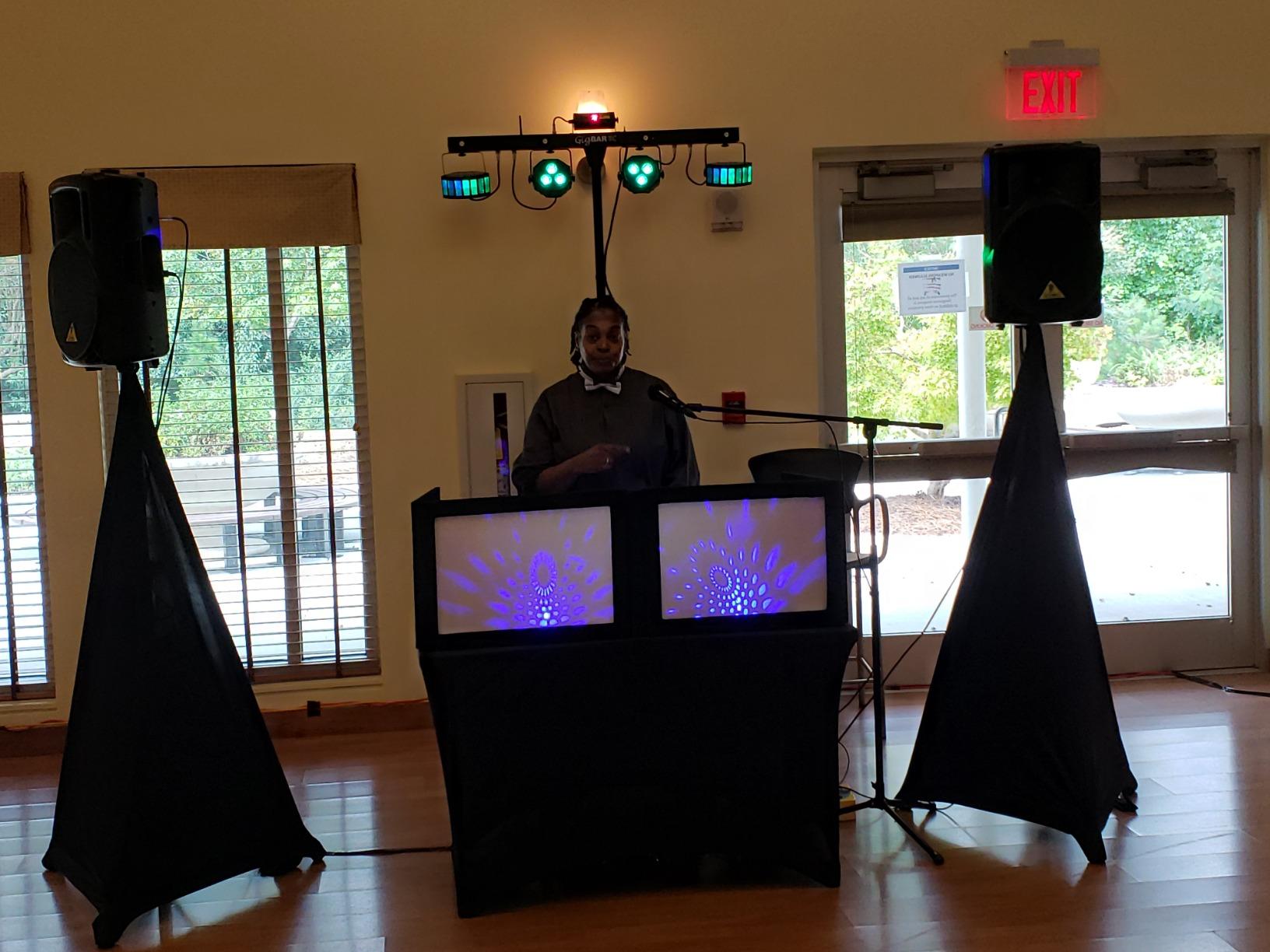 CHAUVET DJ GigBAR 2 4-in-1 DJ Lighting System | Party Lights with LED Derby, Wash Lights, Laser & Strobe Effects | DMX Control, Wireless Footswitch & Tripod Included | Stage, Wedding & Event Lighting customer photo 1