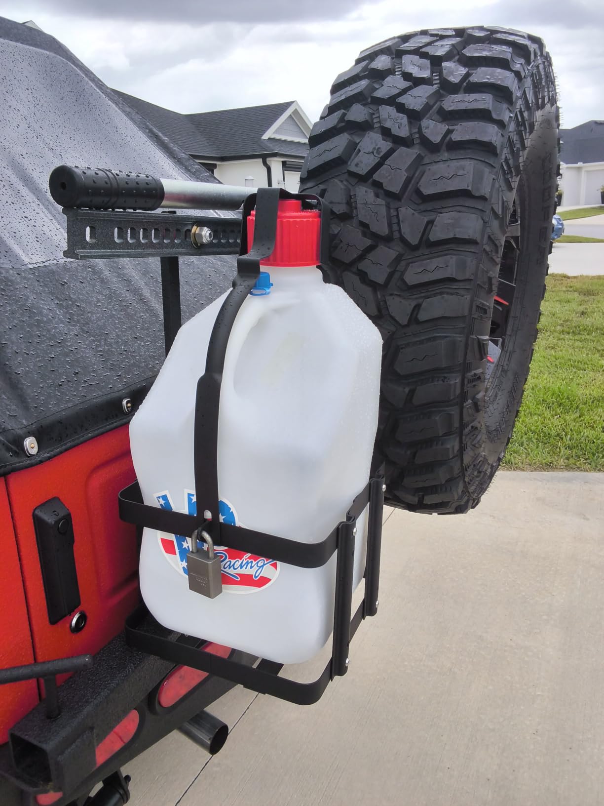 VP Racing 35221-CA, 5.5 Gal. Square Patriotic Motorsport Jug w/ 14 Inch Deluxe Filler Hose Close-Trimmed Cap and Neck for Tighter Seal customer photo 1