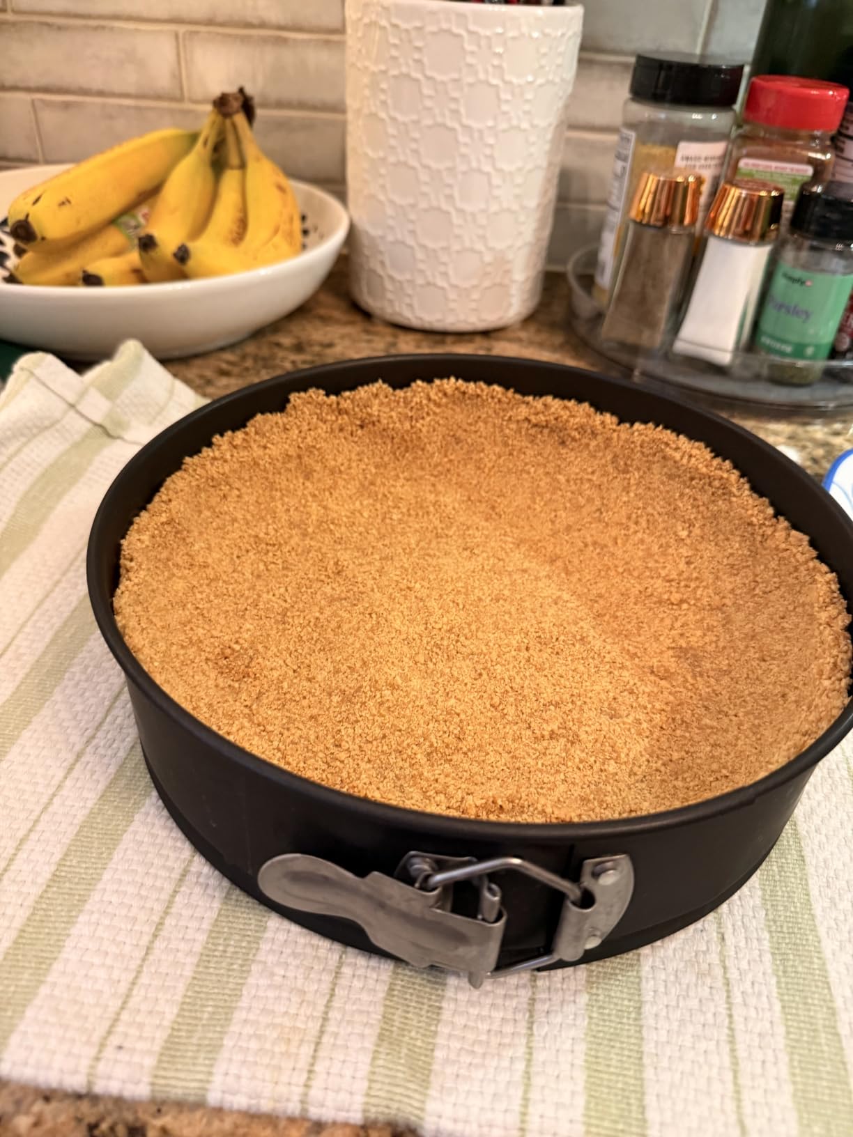 HIWARE 9 Inch Non-stick Cheesecake Pan Springform Pan with Removable Bottom/Leakproof - Black customer photo 1