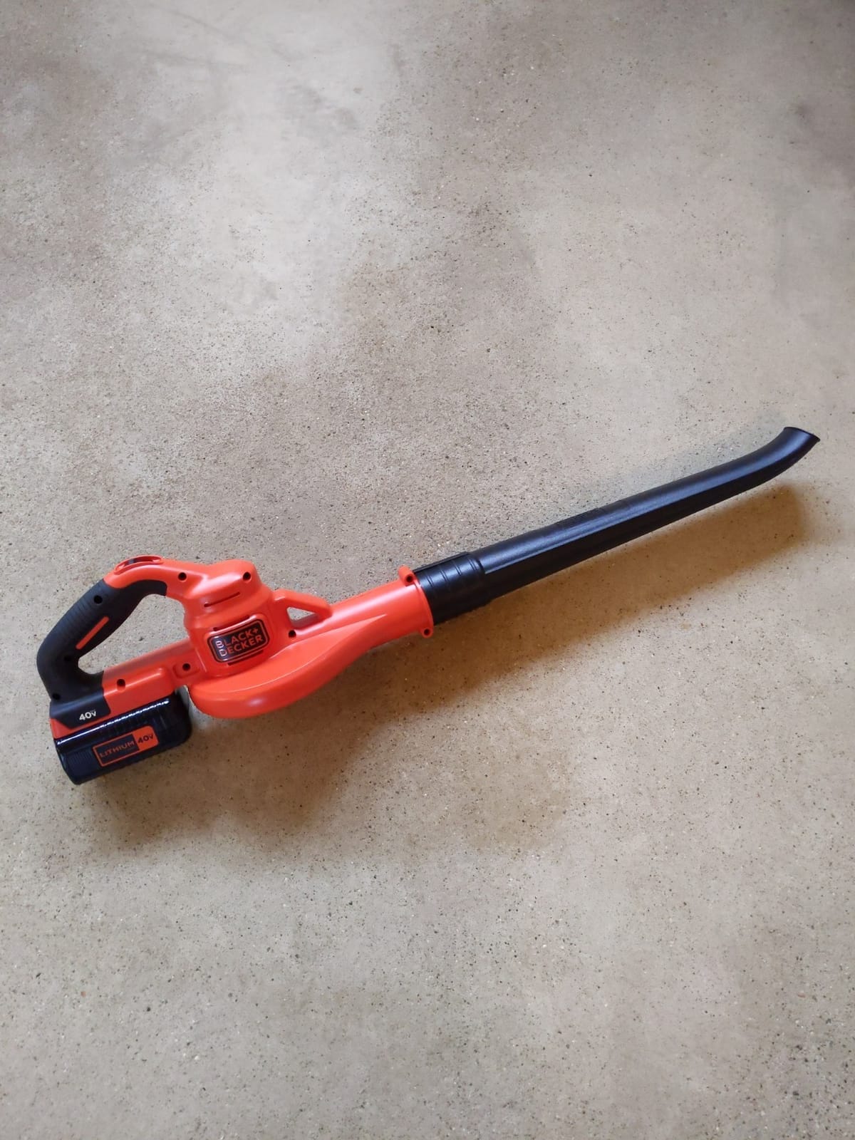BLACK+DECKER Cordless Leaf Blower, 40V MAX , Leaf Blower Cordless with Battery and Charger, 125 MPH Air Speed, Lightweight Handheld Yard Sweeper (LSW40C) customer photo 1